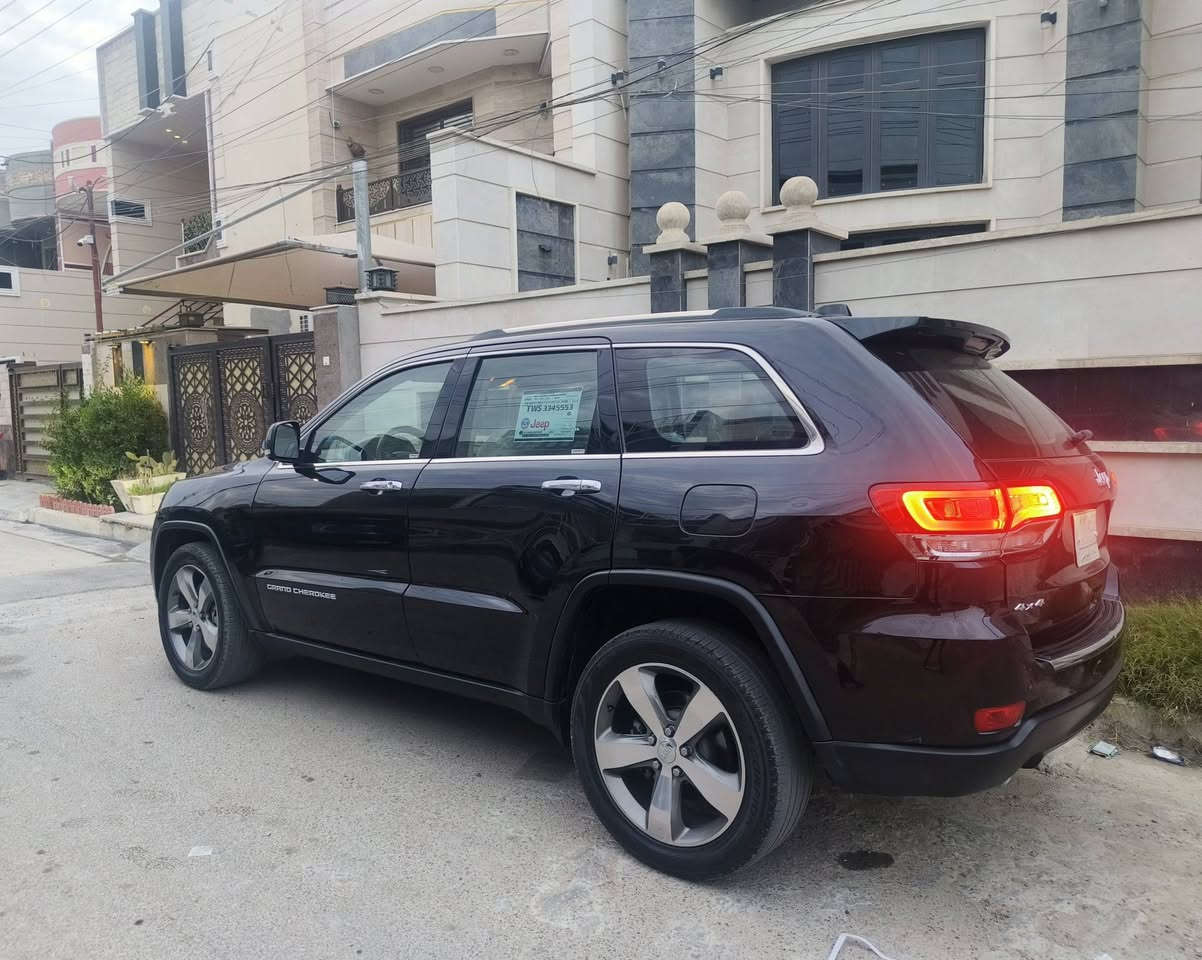 جيب 2015 خليجي  فول لمتد
بارد قليل باب الخلفي و حافة الجاملغ مصلح 

موصفات  

بنوراما 

كشنات جلد

داخل بيجي 

شاشه جبيره

تبريد وتدفئه بالكشنات 

سستم صوت دمام خلفي  

تبريد قطعتين 

وبعد بيها موصفات 

السعر 22$ وبيه مجال

مكان السياره حي الجهاد 

رقم صاحب سيارة ***********
