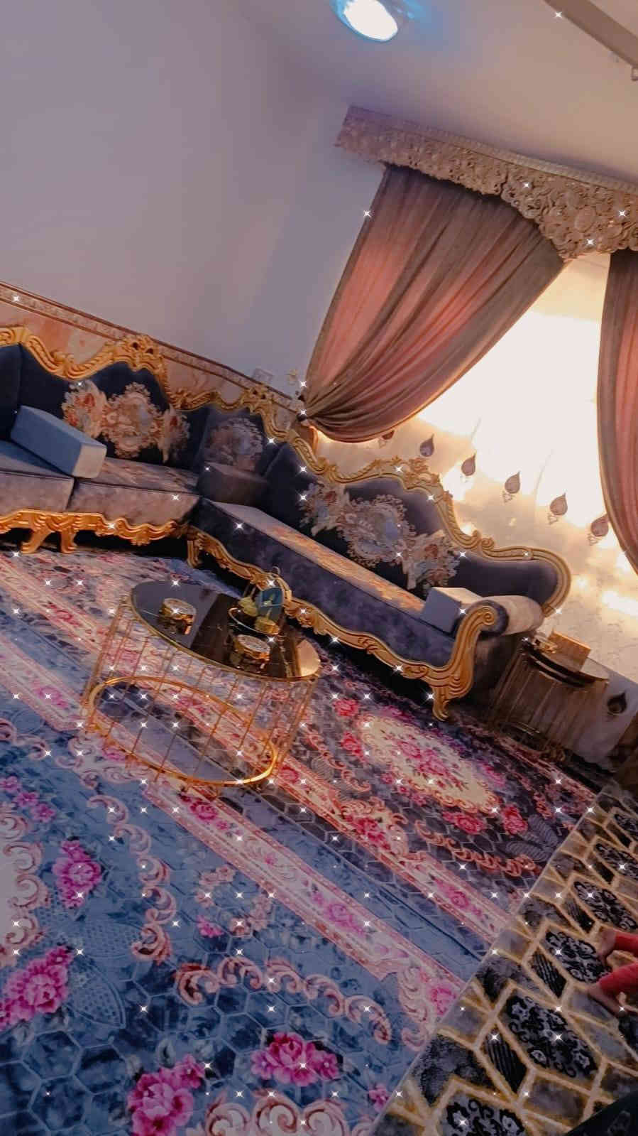 دار سكن للبيع مساحته ( 144 م ) واجه ( 12 م * 12 م )
طابقين بناء حديث  طابوق 🧱 
وكما مبين بالصور ومقاطع الفيديو
العنوان : بغداد- ابو غريب- خرنابات- قرب أسواق العبودين
السعر 165 مليون وبيه مجال 
للأستفسار أكثر يرجى الاتصال على الارقام التاليه: 
***********
***********
