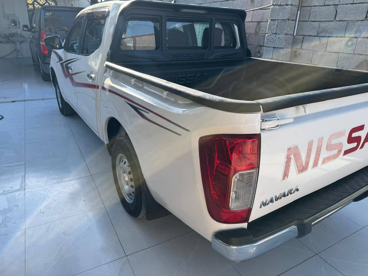 سلام عليكم للبيع نيفاره مديل 17 كير عادي رقم اربيل الجديد مكفوله من الصبغ ولضربه ولتبديل مكينه مفتوحه لاتبخير ولاتنقيص السياره جديده وجاهزه من كلشي حداده جديده طخم تاير جديد تبريد تدفئه السعر 128 مكان سياره بصره قضاء القرنه للاستفسار ***********
