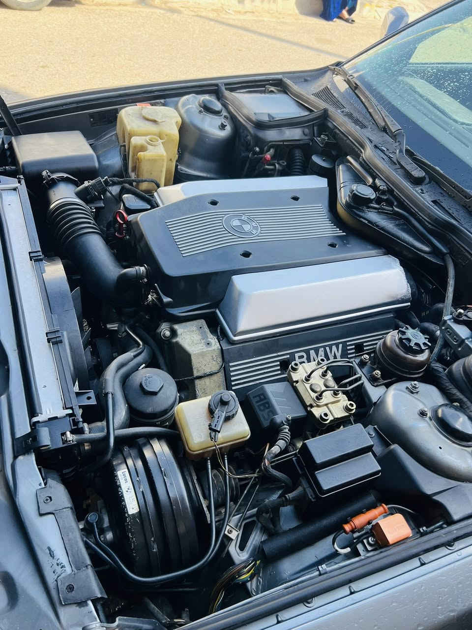 بي ام حجم محرك 744 كير اتومتيك 🕸️***********
موديلة ١٩٩٢   جكمجة  دبل ايرباك كشن جلد تبريد شغال جامات اوتو 
بيها سلايت بجم عريض سيارة كل جسمها عل بيلاد 
لون نفطي كلير عام الجمالية بدون ضرر سعرها ٨٠ ورقة 
رقم كركوك مشروع وطني بسمي لحد 2031 
مكان سيارة كركوك
