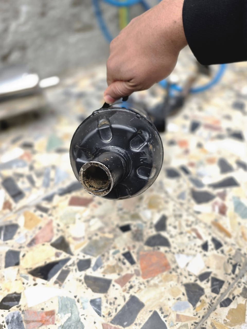 السلام عليكم صالنه عدد ٢ رياضي مال ماكس وحده نوعها SRZ
والثانيه FM 
العنوان بغداد مدينه الصدر رقم الهاتف ***********
