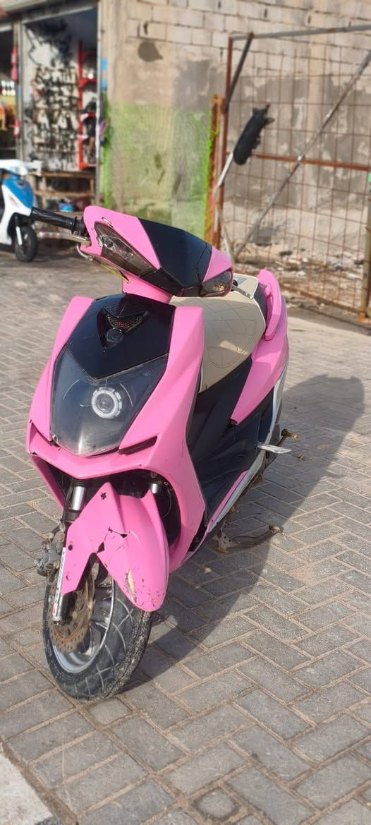 السلام عليكم دراجه للبيع سكنس ياباني عداد الكتروني مبوشه بوشه 58 شاير شغاله رباعيه شغاله بريك ديسك بيع مستعجل باقي الاستفسارات على هذا الرقم***********
