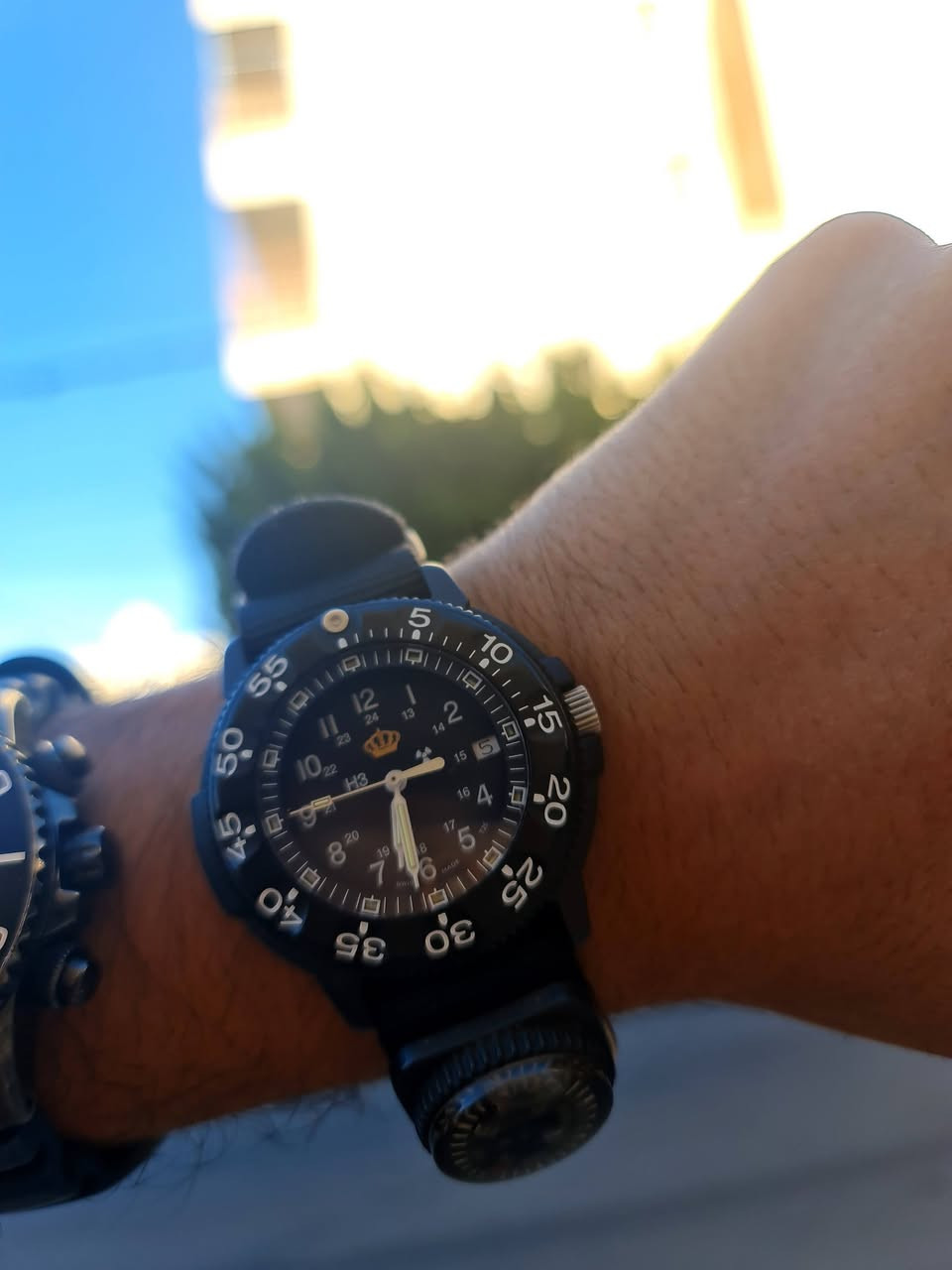 👑🔥👑 TRASER LIMITED EDITION SWISS MADE 🇨🇭

– إصدار خاص | إهداء ملكي مميز 👑🔥

⌚️ ساعة فخمة بهوية عسكرية راقية… تصميم يجمع بين القوة، الدقة، والفخامة الملكية👑👑

✨ المواصفات الكاملة:

🕰 الحركة: كوارتز سويسري – دقة عالية واعتمادية قوية 🇨🇭
📏 الحجم: حجم مثالي يعطي حضور قوي على المعصم 
🧭 ميزة فريدة: بوصلة مدمجة على السوار – لعشّاق المغامرة 
🎯 التصميم: عسكري تكتيكي فاخر + عرض 24 ساعة لقراءة دقيقة
🌙 الإضاءة: إضاءة ليلية قوية (Luminous) – رؤية واضحة بالظلام
🧱 الخامة: هيكل متين مقاوم للاستخدام القاسي
🎽 السوار: NATO Strap نايلون عالي الجودة – مريح وثابت

👑 إصدار LIMITED EDITION 
👑 إهداء ملكي يعطيها قيمة وهيبة مختلفة
👑 قطعة نادرة تلفت النظر من أول ثانية

للبيع بسعر مغري🔥🔥🔥
 والله يبارك لصاحب النصيب 🌹❤️🌹

للتواصل على الخاص او على الرقم التالي 0795472588

✨️⌚️يرجى متابعة الصفحه لكي يوصلكم كل ما هو جديد ✨️⌚️


**إذا كنت صاحب هذا الإعلان وتريد حذفه لأي سبب، رجاءا أرسل رسالة إلى الدعم الفني**