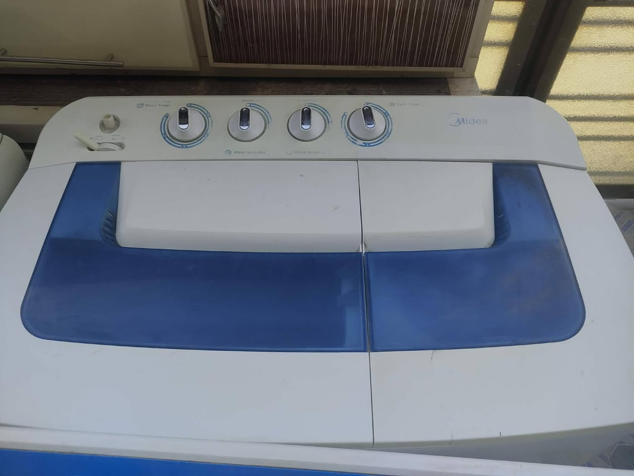 اسلام عليكم غسالات اخت جديده عدد ثنين وحده 25كيلو وثانيه 15كيلو ماخذهن عل 250الوحده سعر الحالي  الوحده 125مكان مسيب حي المعلمين *********** الدوب
