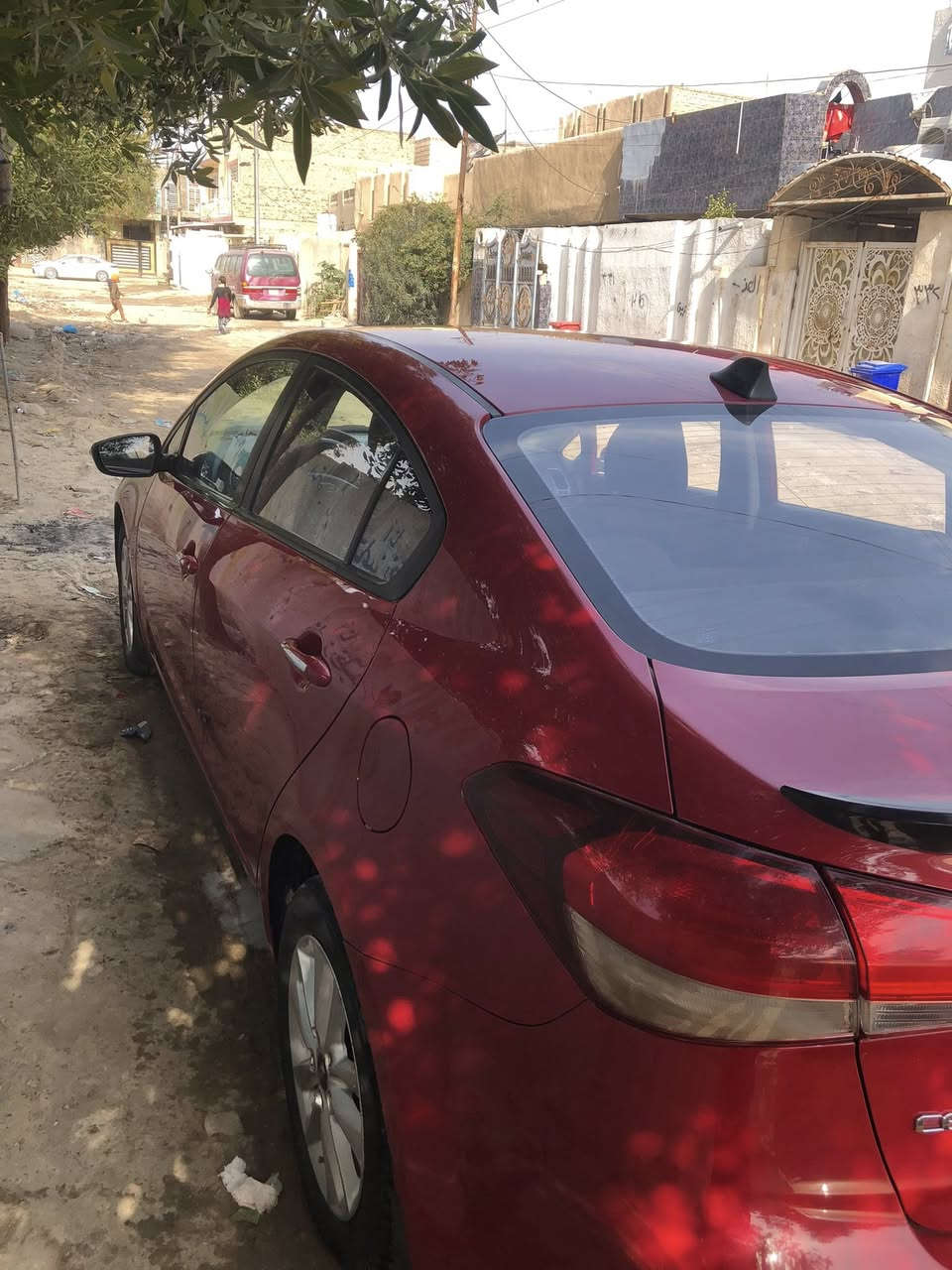 السلام عليكم سيراتو 2018 وارد خليجي سياره هزه جديده ورقم دولي سليمانيه بسامينه محرك 1600 دوش سياره كفاله فقط بارد شي قليل بدون صبغ بدون فتح كير حداديه تبريد محرك كله جاهز السياره اشاير مري شاشه كامره تحكم ستيرن بصمه السعر 129 وبيها مجال حك الجيه مكاني حله 
***********
