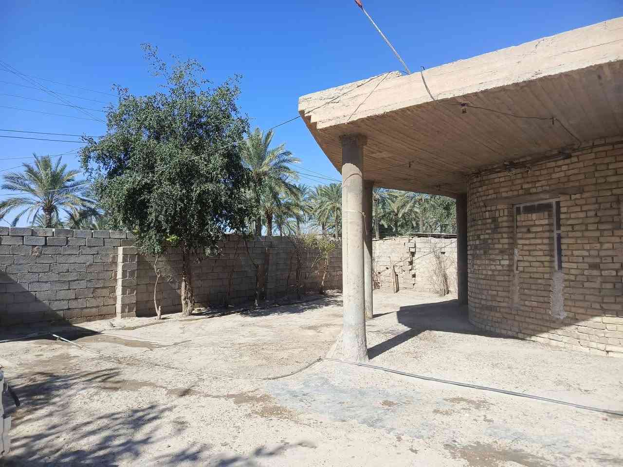 بيت لبيع مساحة القطعه الكليه 500 متره مساحت البيت 300 متر بي 4غرف نوم ستقبال مطبخ هول صحيات  موقع لبيت في ابو غريب قرب محطه جوهرت العدنان ستفسار ع الخط ***********
