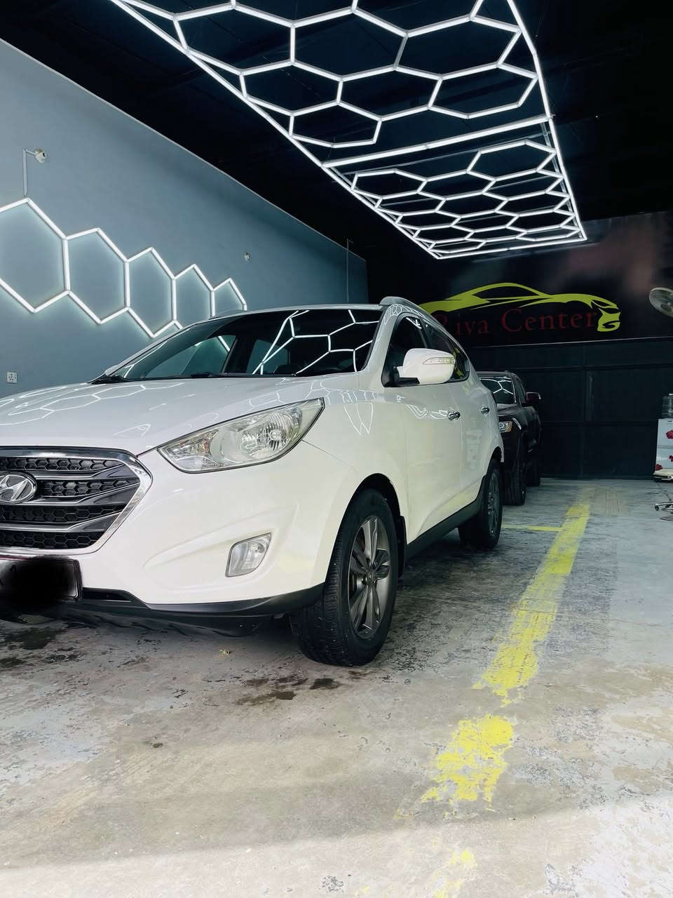 السلام عليكم شباب
توسان موديل 2012 خليجي

ماشيه 155

موصفات عاديه مكفوله من الضربه والصبغ والبارد فقط كارت بالذيل مال چاملغ الخلفي على كد إصبعين والباقي كفاله صدر تاير كير مكينه السياره جاهزه ومبولشه رقم سليمانيه دولي شرط التحويل 

رجاءا جاءا اقرأ التفاصيل قبل الاتصال

السعر 139وبيها مجال بسيط لطيبين 

للاستفسار ***********
