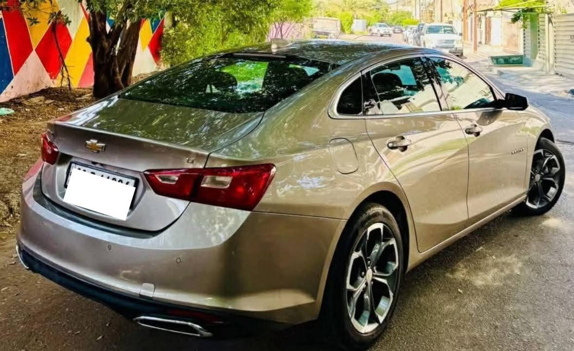 #اعلان_بيع_سيارة
🔷السيارة: شوفرليت ماليبو LT
🔷سنة الصنع:2024 
🔷اللوحة: اربيل
🔶السعر:130 ورقة🔥‼️
🔷الضرر: جاملغ و دعاميه و بنيد تبديل للجماليه
______________________________________
🔷المواصفات:
🔹حجم المحرك 4 سلندر 1.5L توربو 
🔹عداد المسافة  34الف ميل 
🔹رادار امامي
🔹تنبيه الخروج عن المسار
🔹حساسات 
🔹كرسي السائق كهرباء
🔹تدفئة الكراسي الامامية
🔹ويل كب حجم 17 انج مع اطارات بحالة جيدة
🔹لايتات LED بالكامل
🔹شاشه تحكم بالايعازات
🔹تحكم ستيرن جهتين
🔹بصمة ابواب
🔹مع باقي المواصفات الاعتيادية
————————————————————————
☎️ الاتصال :
*********** 
مكان السيارة بغداد
