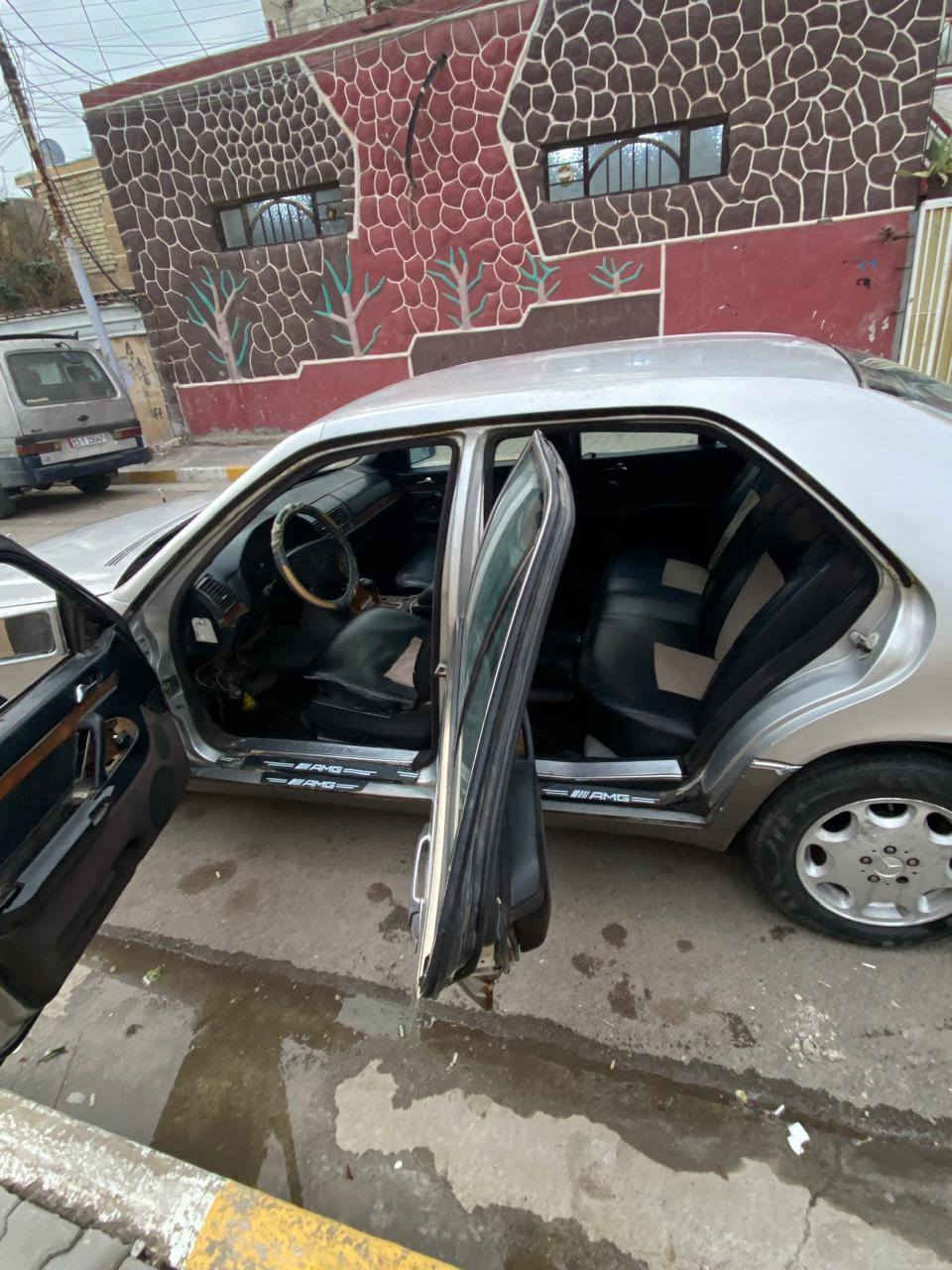 السلام عليكم ورحمة الله وبركاته للبيع سيارة شبح 92 سلفر S500 دبل جام محرك كير كأردن اكسل vvti3000 رقم بغداد دولي هزه جديده تحويل ثاني يوم باي مرور صدر امامي خلفي جديد باتري جديد بالضمان السعر 48 وبيها مجال للطيبين العنوان بغداد الحسينية للاستفسار الاتصال على الرقم ***********
