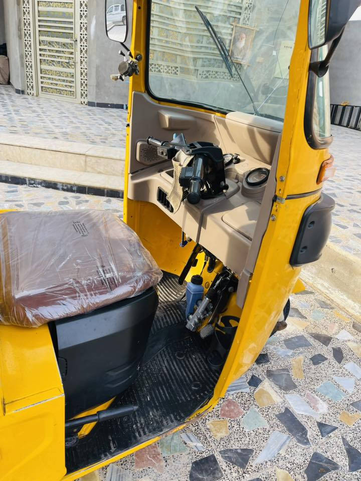 السلام عليكم
للبيع تكتك موديل 2021
مكينه مجفته ناعمه ورقم وسنويه باسمي 
رقم أنكليزي او هزه جديده 
الكشر أمام العين بي. رشات صبغ قليله 
تكتك جاهزه كبل للشارع ما مخلي بيها اي نقص
مكان بغداد حي اور 
السعر 7700
للاستفسار ***********
