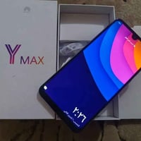 مع اكبر شاشه شاشات الموبايل  جهاز معروف مواصفاته بالاضافه الا صوت الست...