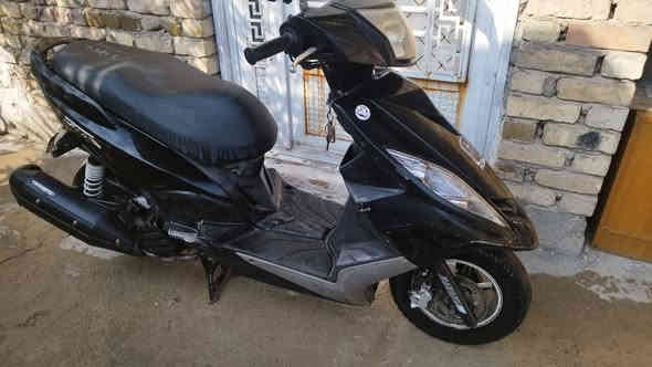 السلام عليكم دراجة GTR للبيع الدراجه رمبه صارله اربع اشهر نازله مكينه مكفوله
اوراق كامله كفرات شويه بيهن شخوط السعر 950 وبيه مجال حك الجيه العنوان بغداد التاجي  رقم ***********
