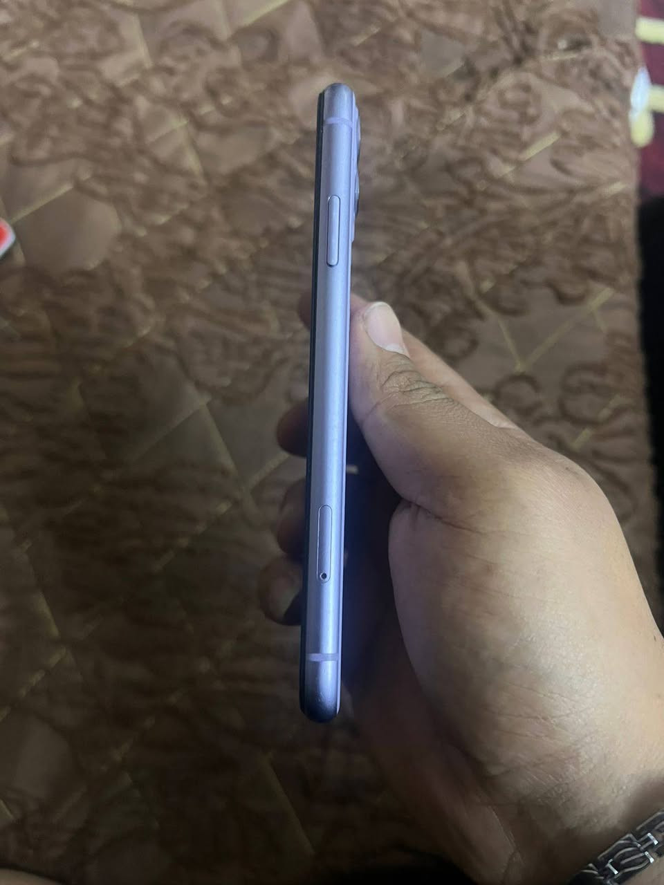 سلام عليكم.  ايفون 11عادي ذاكره128بطاريه 94لجهاز جديد بمعنئ لكلمه ماخذه ع ايدي  صارله سنه ونص من اخذته  ستعمال منزلي   سعر 330  رقم*********** مكان بغداد العامريه
