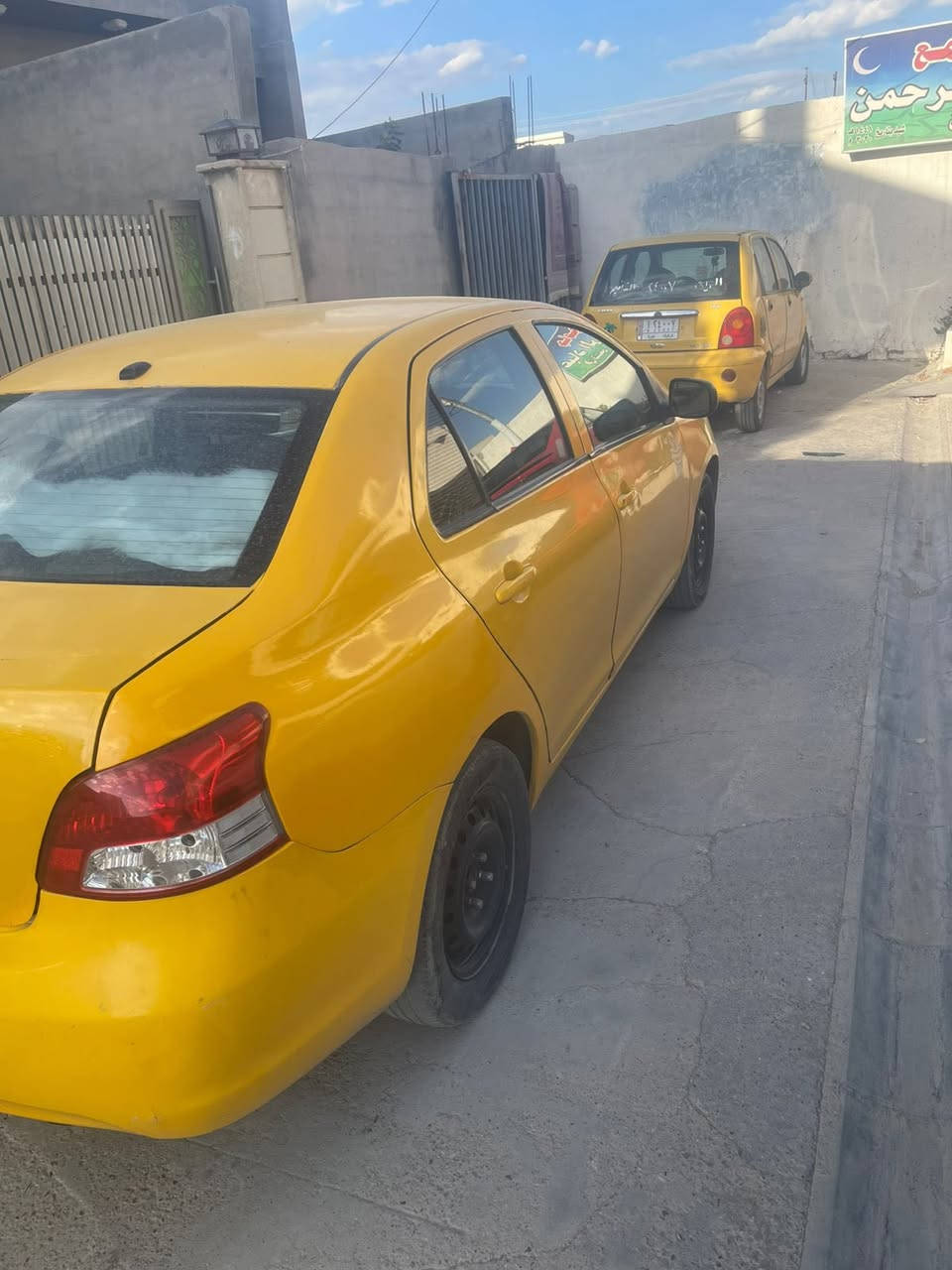 للبيع بـ سعر مناسب جدا 70$وبيها مجال
يارس 2012 ….. كير اوتوماتيك 
منضومه غاز دفتر بنزين هم بيها سياره لوك 
رقم كركوك الانكليزي سنويه لحد 2030 
بيها جاملغ خلفي وبيها جاملغين امامي بدون دواخل 
وبيها بل قماره يم الجام شويه 
كير ميكنه كله بشرط لوك صدر تايرات جاهزه 
وسعرها جدا مناسب 70$وبيها مجال 
العنوان كركوك تسعين 
***********
