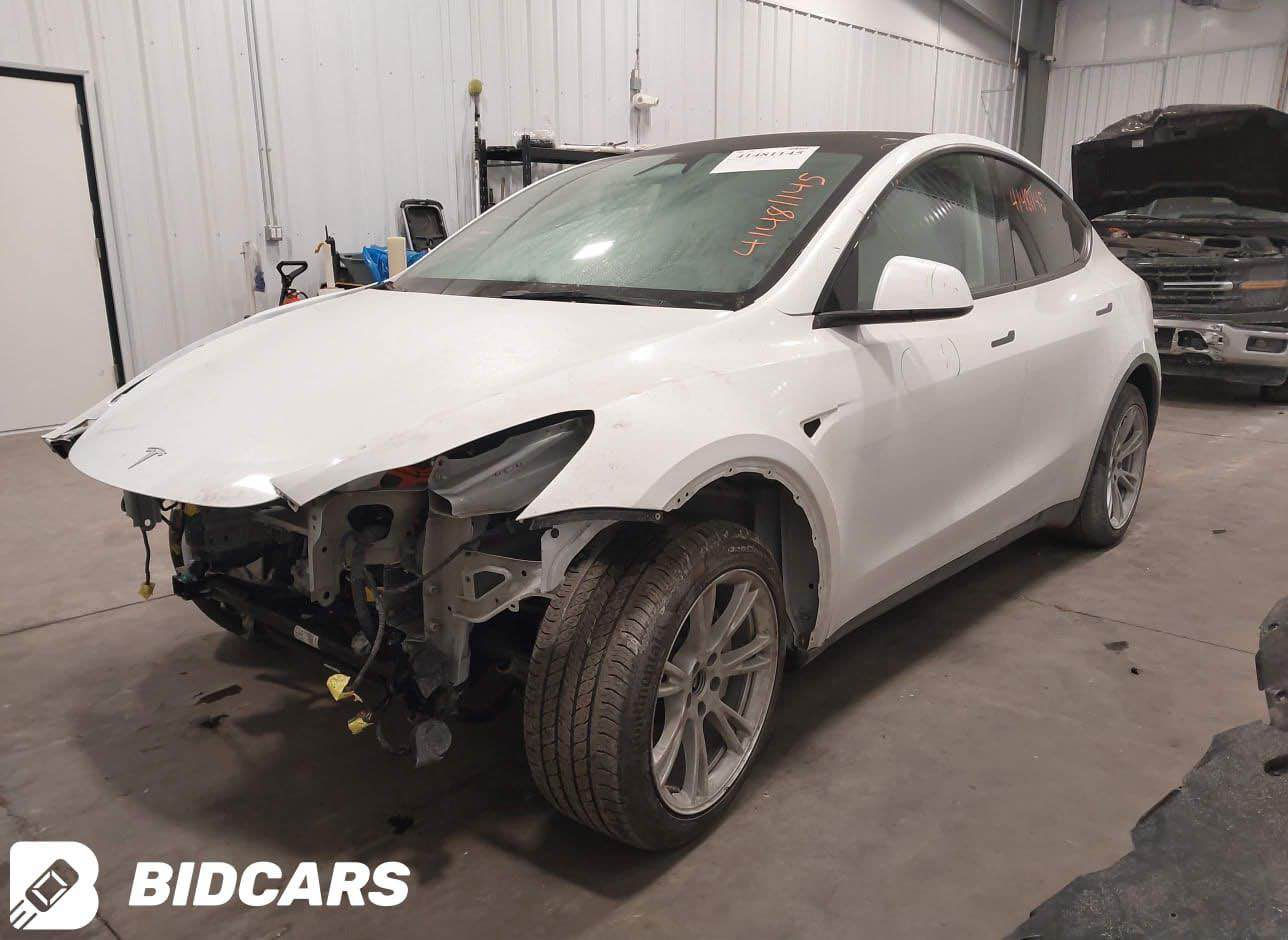 السلام عليكم 
تسلا موديل 2023 السيارة دخول جديد بعدها ممرقمة حادثها بسيط موضح بالصورة مصلحة كاملة مابيها اي نقص  سعرها 215 ورقة مكان السيارة صليخ ال600 اليحب يستفسر اكثر يتواصل *********** بغداد, العراق
