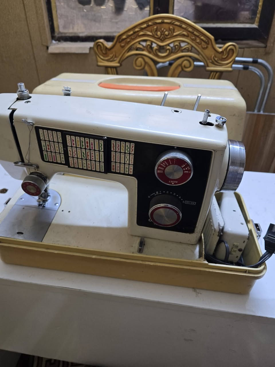 السلام عليكم مكينه خياطه
تطريز وعدل نضيفه ١٧٥ وبي مجال 
وكو نوصيل بكروه داخل بغداد
***********
