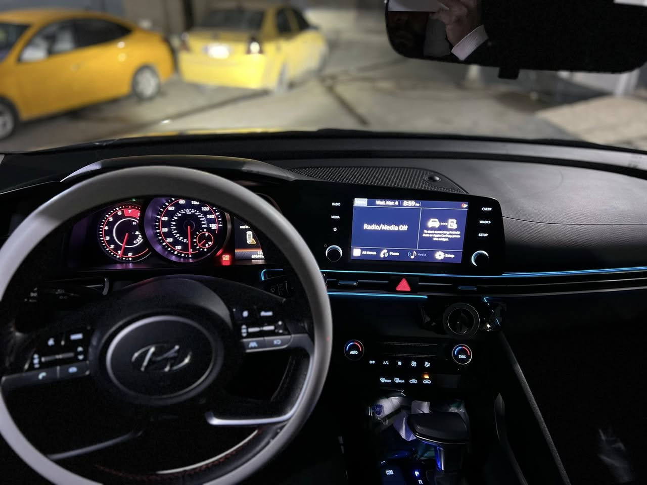 سياره انترا مديل 22 بدون ضرربيها بارد بل بابين اماشرك عليهم بدون دواخل بدون اربكات سياره مكفولا من كلشي كير ومحرك تبريد كلوو شرط ***********
