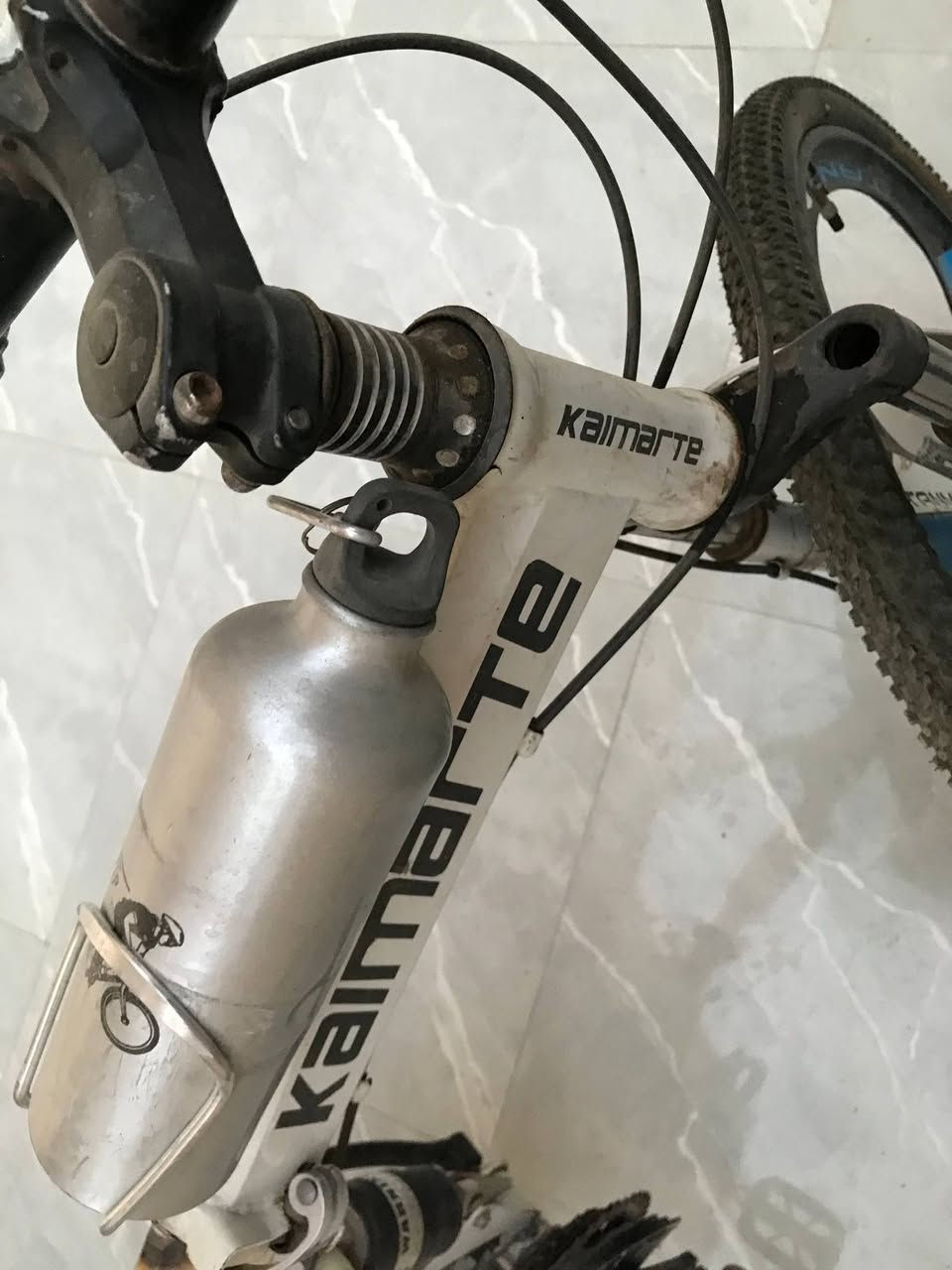 بايسكل جبلي قياسه 26 ينطبگ البايسكل مصروف عليه وقوي تجي تشوف بعينك سعره 130 وبيه مجال 
مكاني بصرة ابو الخصيب ابو الجوزي 
***********
