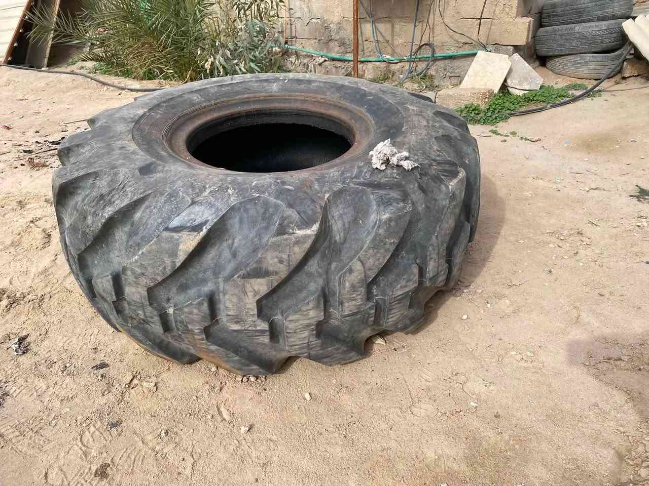للبيع تايرات شفل قياس 23.5/25 كربلاء ***********
