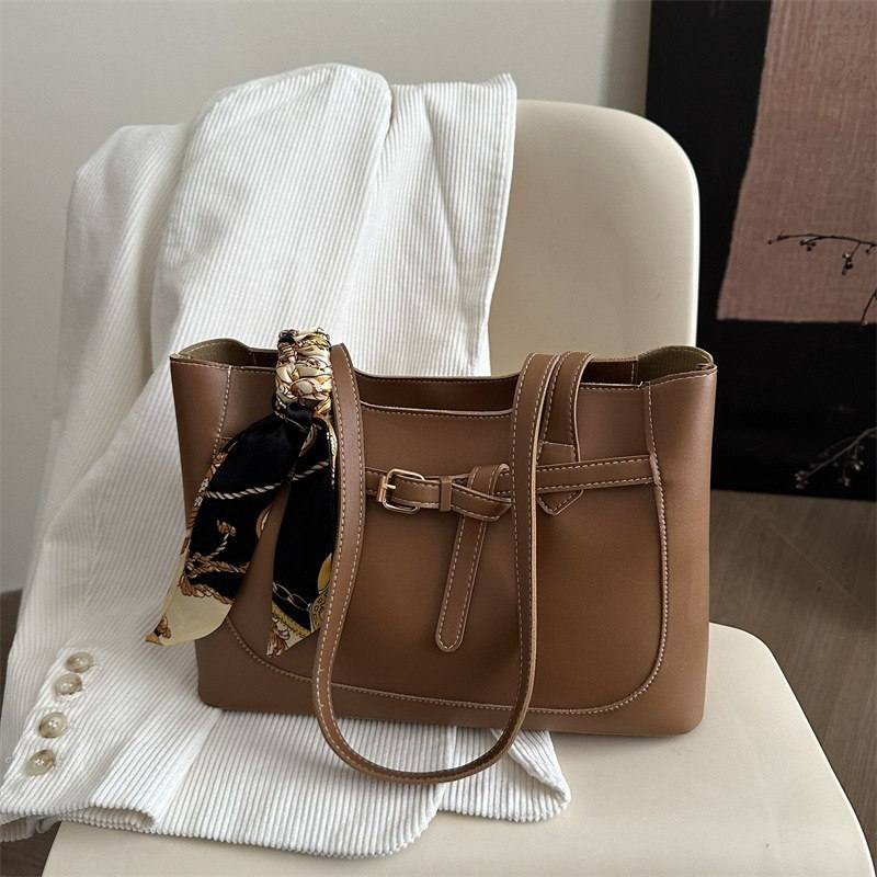 #جديد
سعر القطعة 💥 10000 الف 💥
جنطة نسائي جلد طري الوان المعروضه فقط
#العنوان خانقين مجمع الحاج قاسم خلف مجمع حبيب مول
توصيل جميع المحافظات وداخل خانقين واتس ***********
احذية و حقائب بشار
