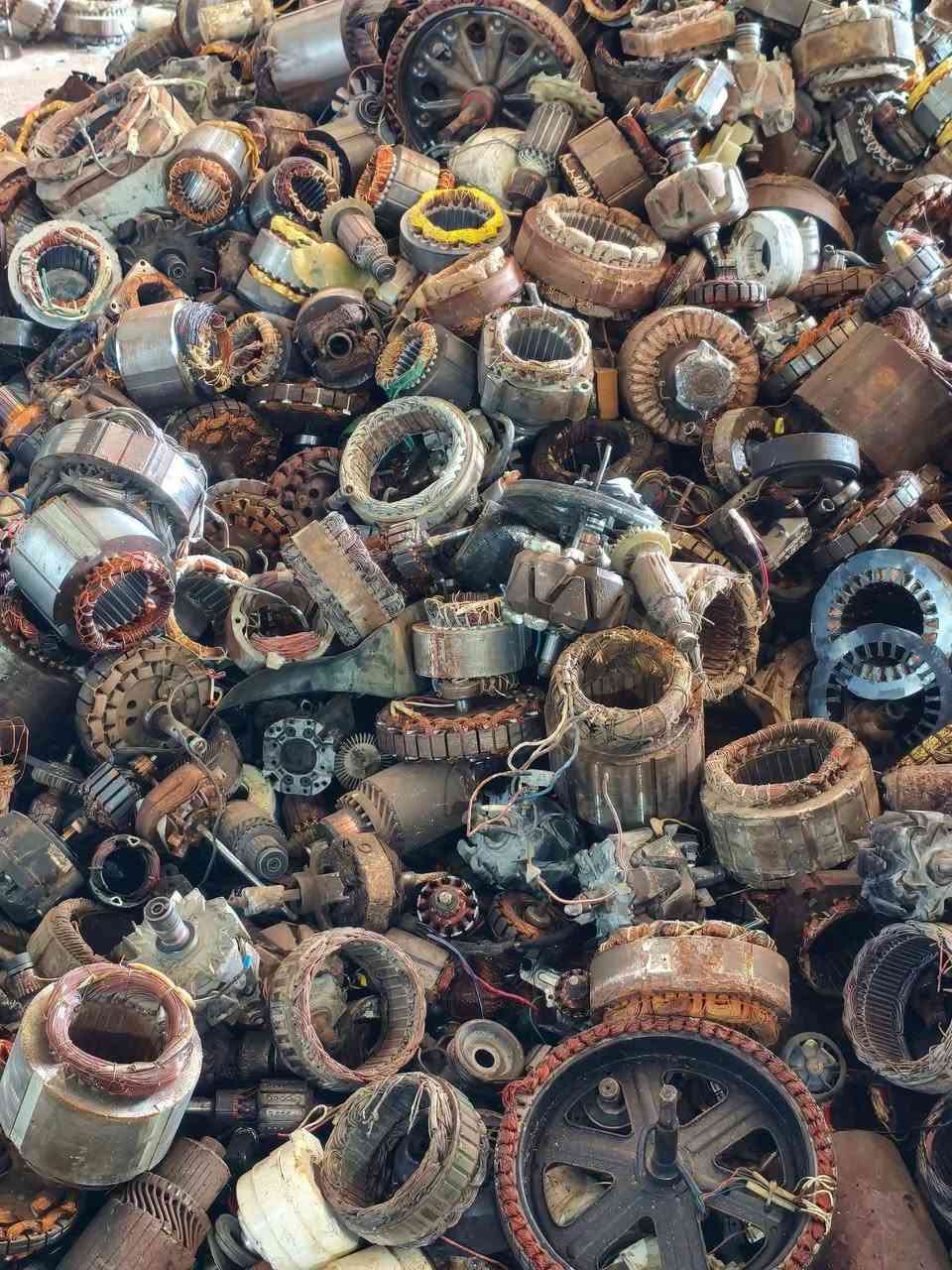 اشتري مكيفات وسبالت عاطله نشتري جميع انواع الملفات سكراب حديد ماطورات باسعار مغريه جدا بغداد وأطراف بغداد ***********
