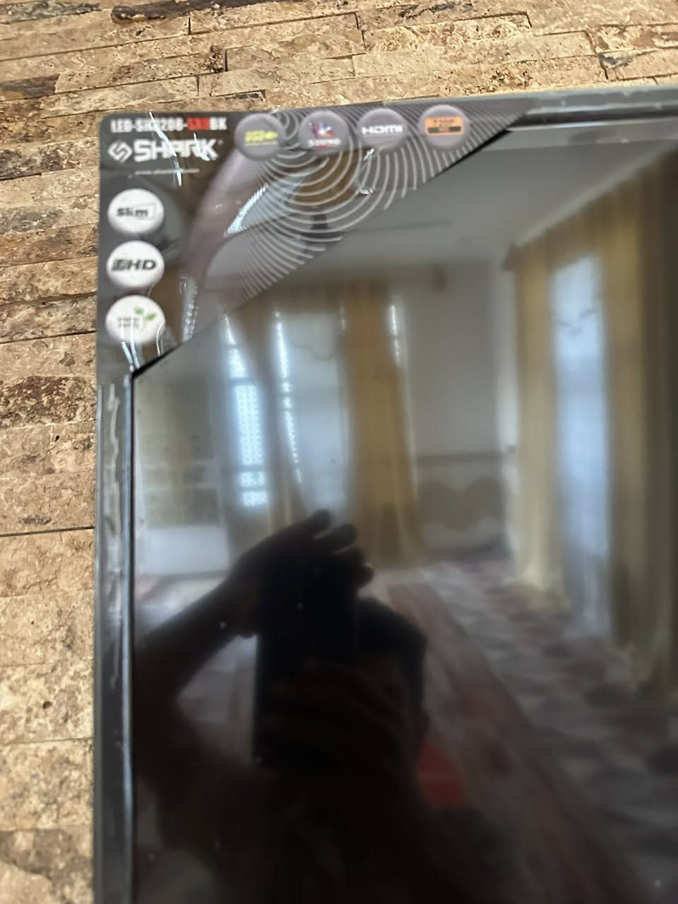 بلازمه للبيع حجم 32 ما مشتغله ابد وما محطوطه بل كهرباء 
لزكات الشركه بيه تصل ***********
