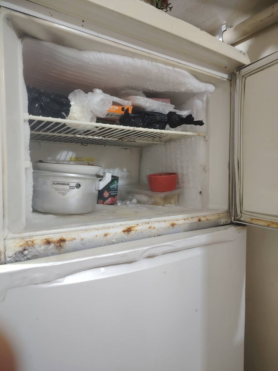 الثلاجه شغله البيع ١٠٠وبيه مجال ***********النوب سكينه
