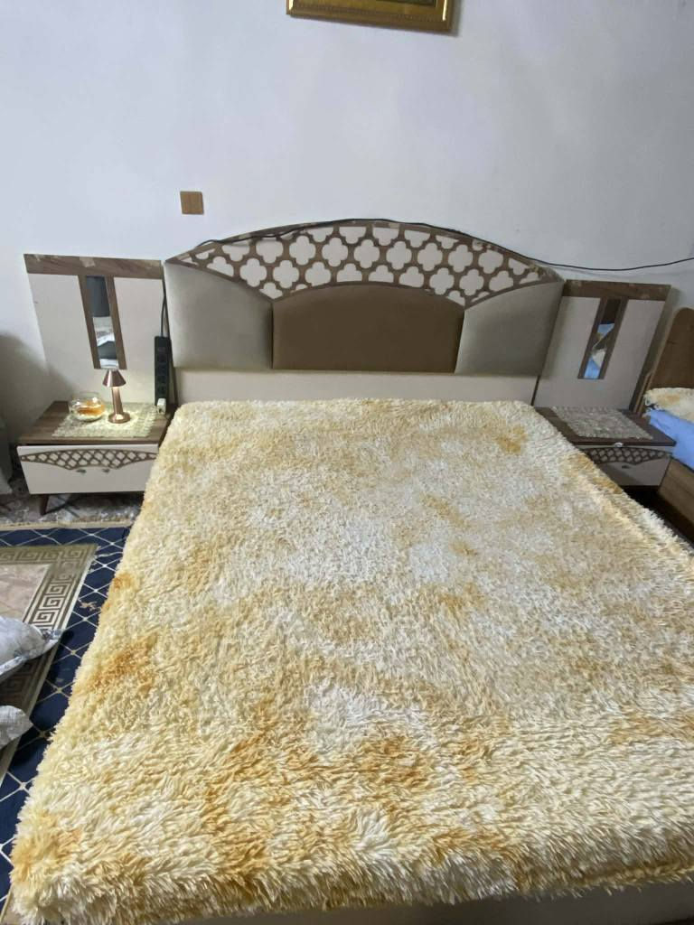 اسعد الله أوقاتكم بكل خير وسعادة
تخم غرفة النوم للبيع مستعمل بحاله جيده👍 
6 قطع.  ✌️ 
الكنتور فقط الجام مكسور كما موضح في الصورة
السعر 300. الف دينار وبي مجال انشالله
كركوك حي العسكري 🌹 👉
موبايل *********** 🌹 🌹 🌹 كركوك, العراق
