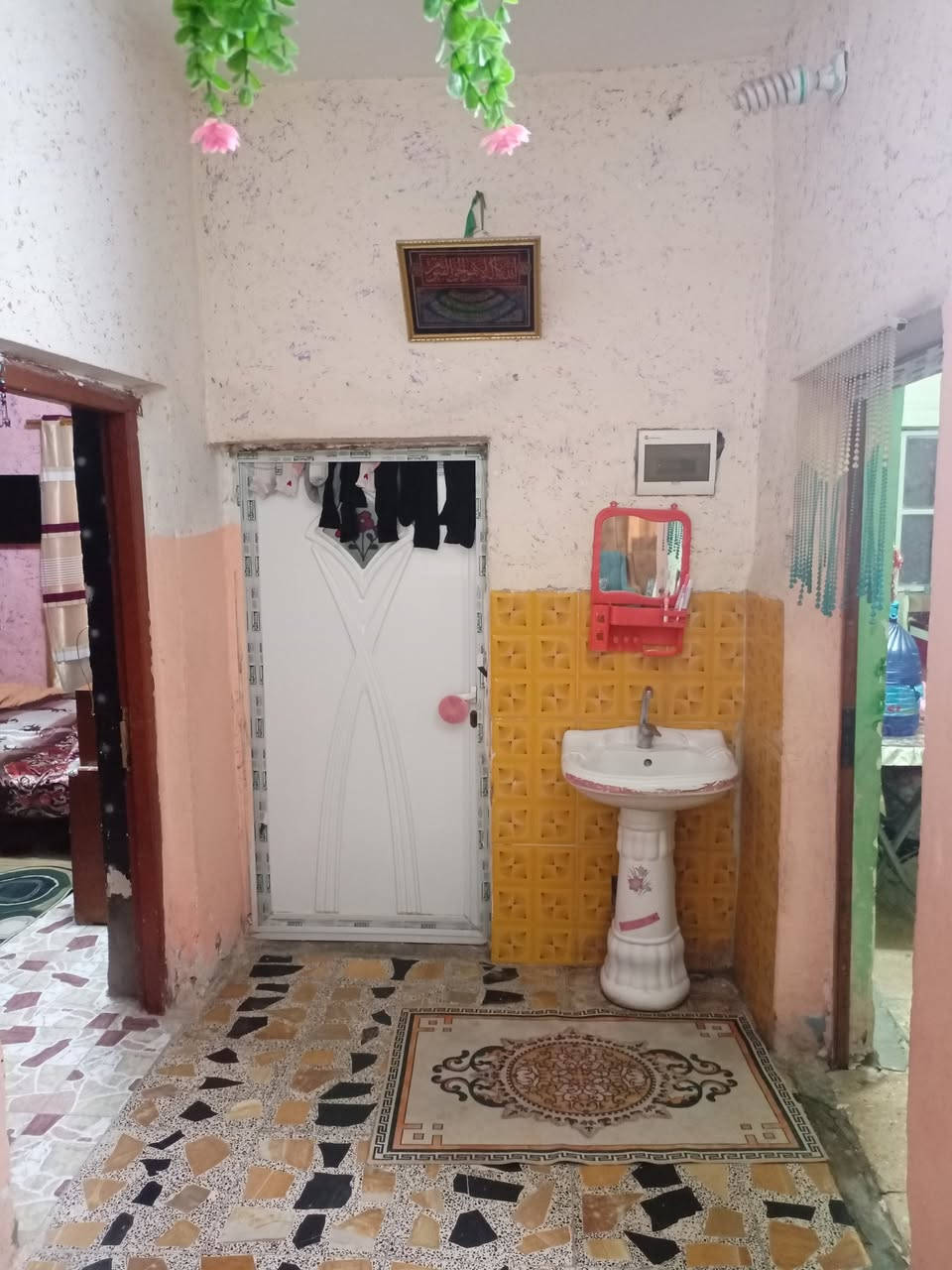 السلام عليكم من رخصة ادارة الگروب بيت للبيع المساحة 200 متر ركن على شارع الشمري طابقين صب مسلح مرتب بي محلين (اسواق العائلة) للاستفسار *********** الرقم بس موبايل مابي واتساب السعر 130وبي مجال للطيبين وتدللون
