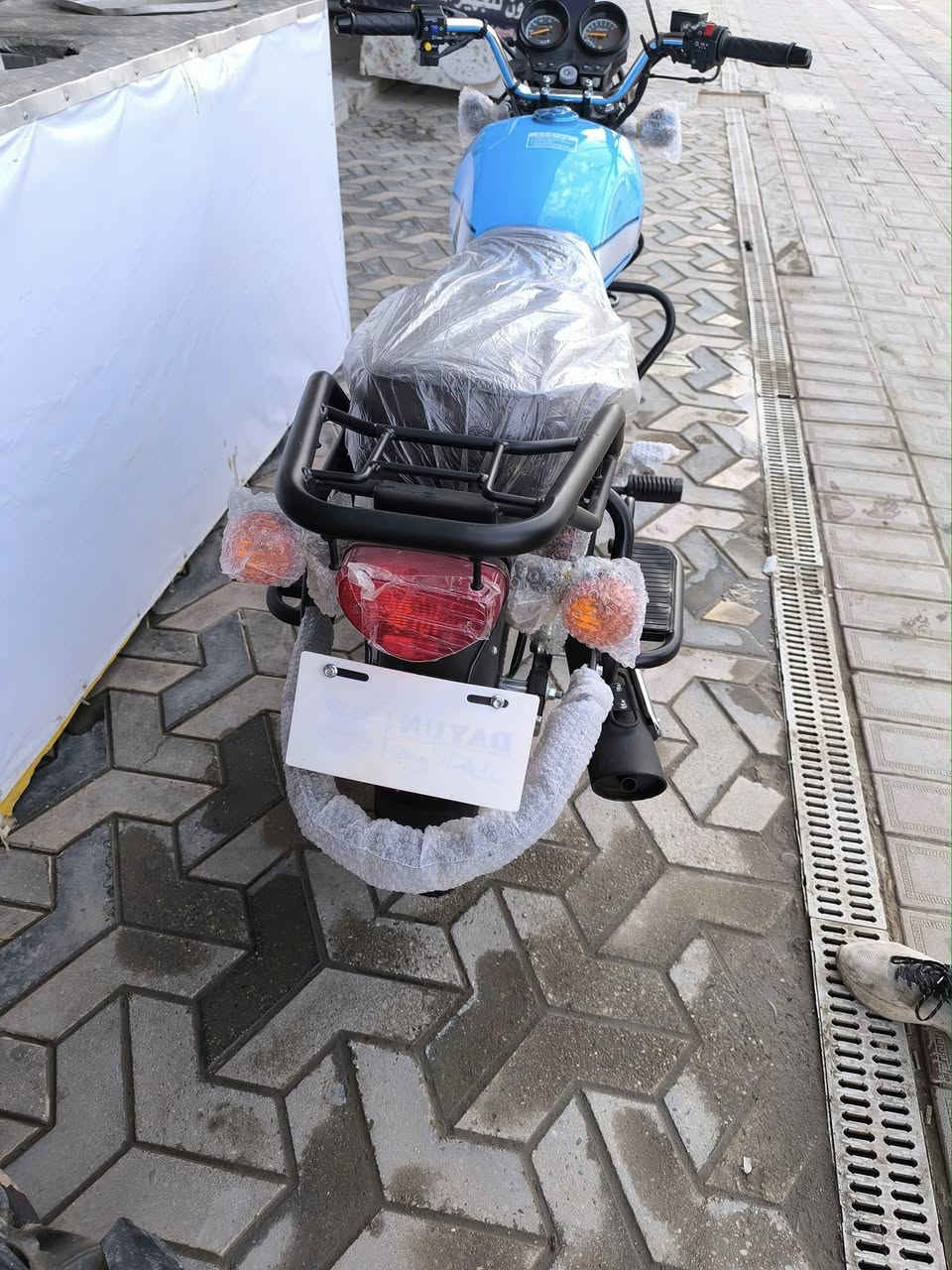 ديوان 23 مكينه 200 زيرو بعده عله وضع الشركه سحك كتابه حمره الاصلي لون سمائي مميز الخطه القديمه الشكل القديم ويل 18 ام الطوك السعر  خاص    مكان بابل الهاشميه *********** اوراق سكنر من الوكيل وصل معرض موجود بسمي
