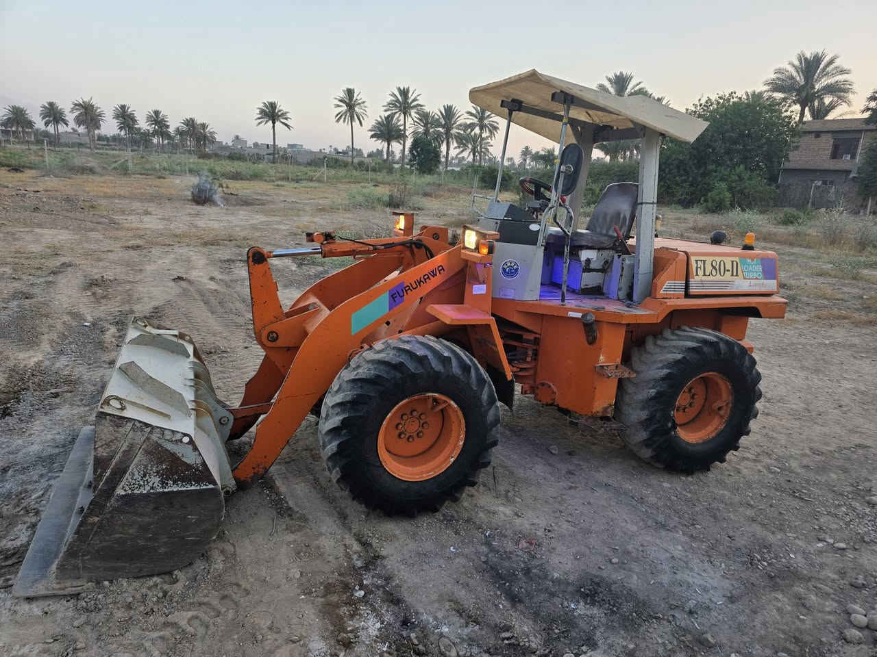 السلام عليكم
شفل للبيع فور كاوة منفيس حجم 80 مكفول كفاله عامه من گير ومكينة رفع ودفع والى اخره 
السعر 195 $ وبي مجال 
العنوان صلاح الدين قضاء بلد 
***********
