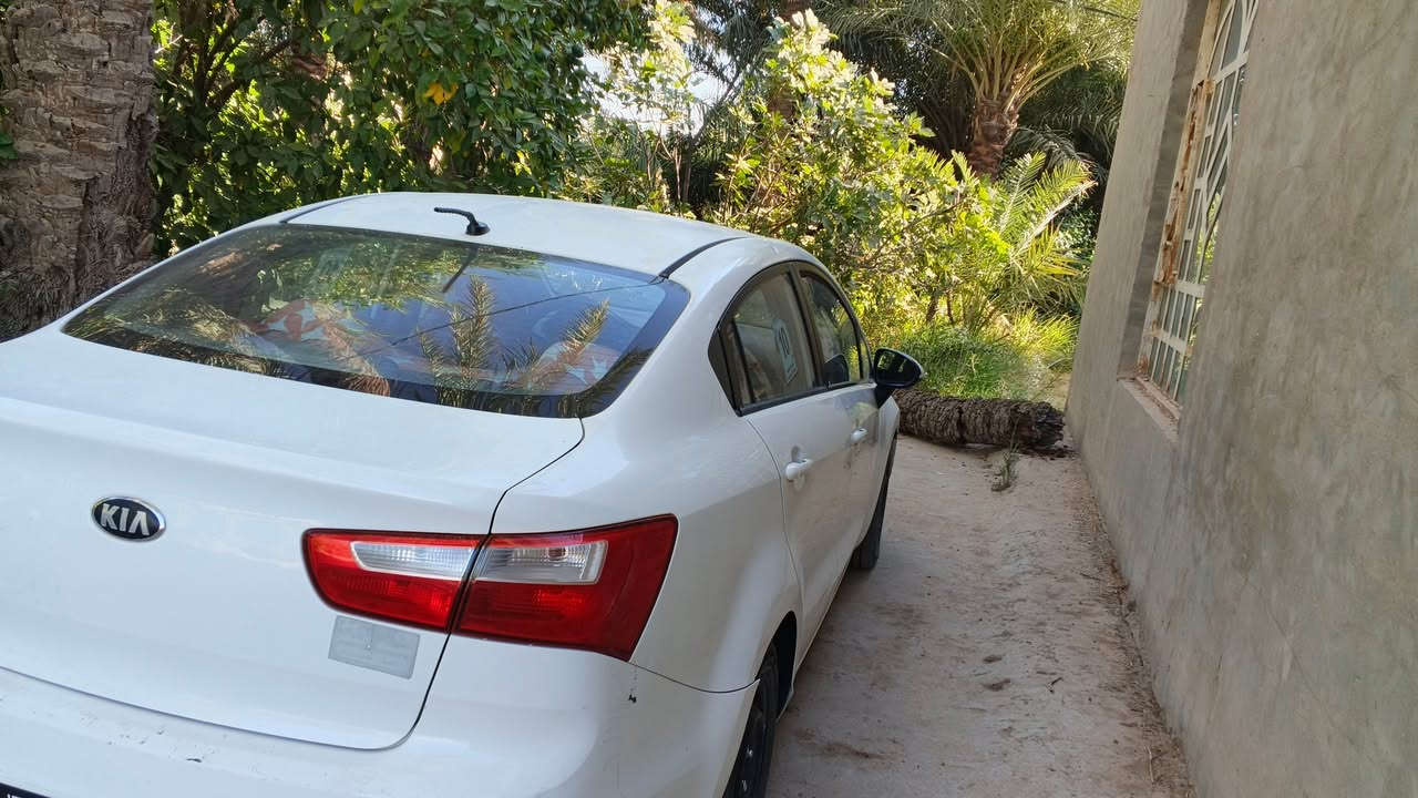 سلام عليكم 
ريو موديل 13 خليجي 
محرك 1600
السعر 75 وبيه مجال 
كفاله فقط جاملغ امامي بدون دواخل 
تبريد جديد مكينه كير 
تريد تحويل تريد وكاله 
نجف ناحية الحريه 
***********
