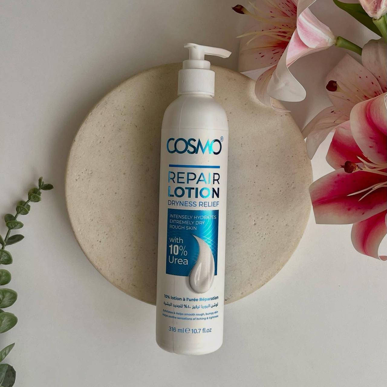 كوزمو لوشن معالج للجسم باليوريا 10% (Cosmo Repair Lotion with 10% Urea) هو مرطب علاجي مخصص للبشرة الجافة جدًا والخشنة، ويُستخدم لتوفير ترطيب عميق وتجديد خلايا الجلد

🌿 الخصائص والمكونات الرئيسية:
 • يوريا 10%: مكون فعّال يُستخدم لترطيب البشرة بعمق، حيث يعمل على جذب الماء إلى الطبقات العليا من الجلد، مما يساعد في تقليل الجفاف والتشققات.
 • تركيبة سريعة الامتصاص: تمتص البشرة اللوشن بسرعة دون ترك بقايا دهنية، مما يجعله مناسبًا للاستخدام اليومي. 
 • تحسين مرونة البشرة: يساعد الاستخدام المنتظم على تحسين مرونة البشرة ومنع الجفاف المستقبلي

✅ الفوائد:
 • ترطيب فوري وعميق للبشرة الجافة والخشنة. 
 • تحسين ملمس البشرة وجعلها أكثر نعومة وراحة.
 • مناسب للاستخدام اليومي ولجميع أنواع البشرة، بما في ذلك البشرة الحساسة
المنشأ دبي الأصلي ✅ بغداد, العراق


**إذا كنت صاحب هذا الإعلان وتريد حذفه لأي سبب، رجاءا أرسل رسالة إلى الدعم الفني**