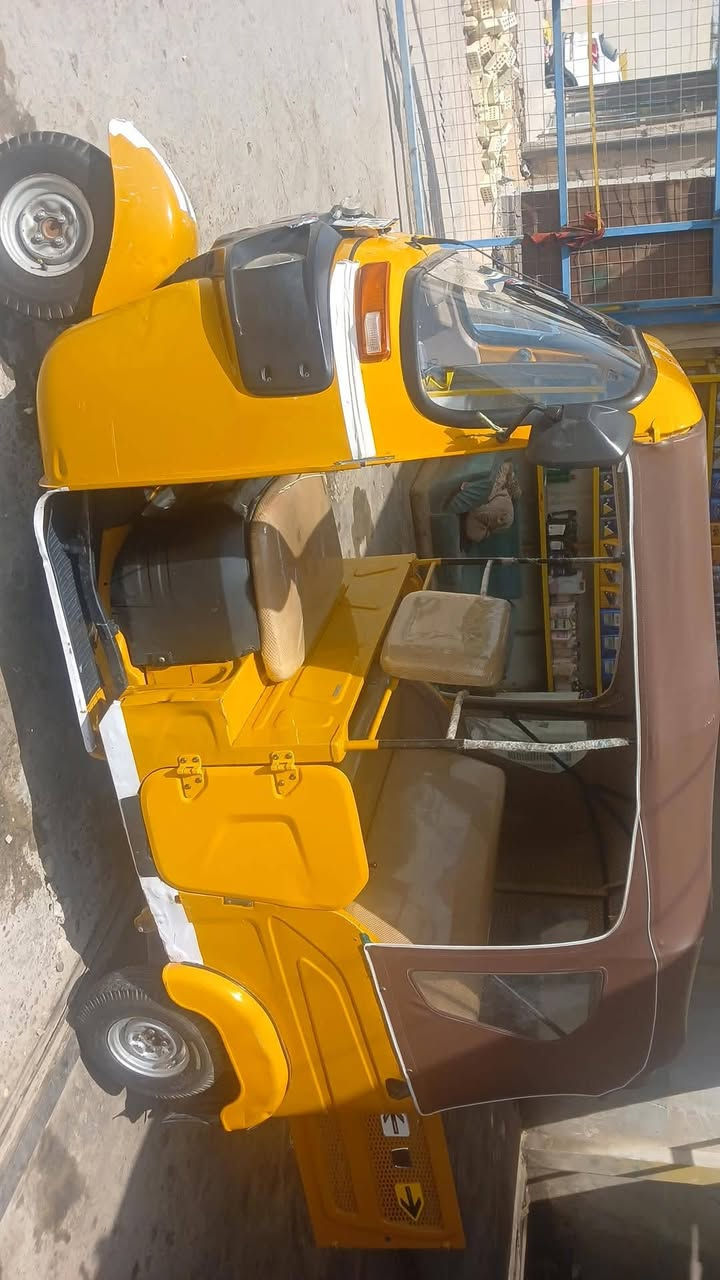 21 شهر رابع بيه دوس خياس كدامكم التكتك سلف جديد بنزات جدد عنابير جدد تكتك كامله لا تنقيص لا تبخير مكاني الشعله السعر ٧٢٥٠ وبيها مجال ولوحات انكليزي بل مرور من تحول تستلمهن وتحياتي رقمي *********** ومتواجد عل خاص
