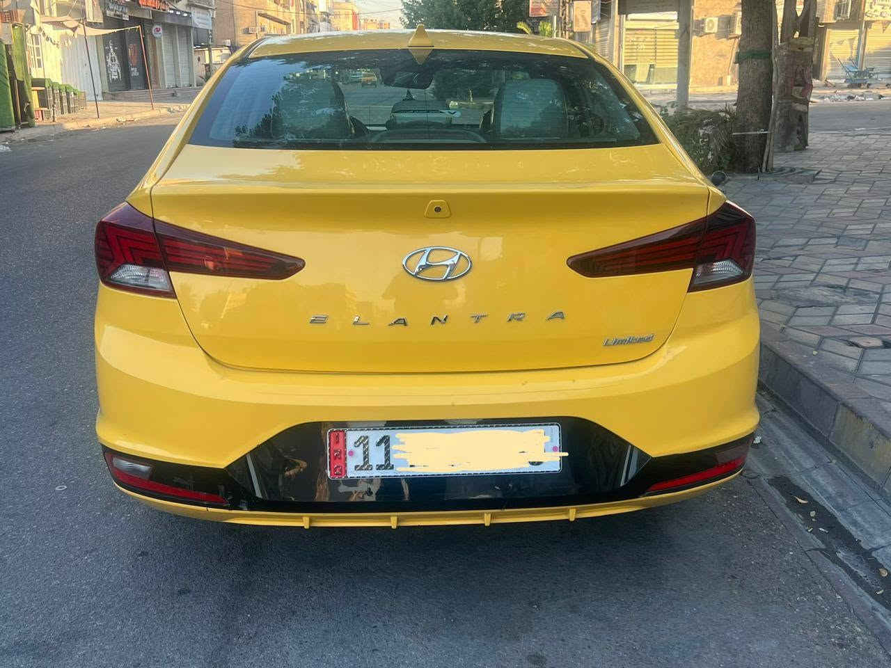 السلام وعليكم النترا 2019 وارد امريكي
حادثها جاملخ خلفي وربع الباب صور الحادث مرفقة بالمنشور بجم كبس كير Atمكينة دوش مكفولات لا لغد ولا شاصي 
السيارة فول مواصفات من عدة الفتحة 
كشنات جلد 
شاشة كار بلي 
بصمة تشغيل وابواب 
كشن كهربائي 
حساسات امامي خلفي 
انضمة قيادة + صندوك ذكي
شحن لاسلكي
لد ابواب 
5 عدسات لد 
3 وضعيات قيادة          ABS
تدفئة كشنات 
ردارات امامي 
مري شفط + اشاير 
تحكيم جهتين ستيرن 
نضام بريك طوارئ 🆘 
محرك 2000 دوش 
الكير At المرغوب 
وبعد بيها مواصفات صدر امامي خلفي نضيف تبريد + تدفئة 
السيارة بسمي رقم جديد هزة جديدة سنوية جديدة مكاني بغداد السعر 123 وبيها مجال ان شاء الله للاستفسار ***********
استعمالي الشخصي السيارة بعد احلى من الصور
