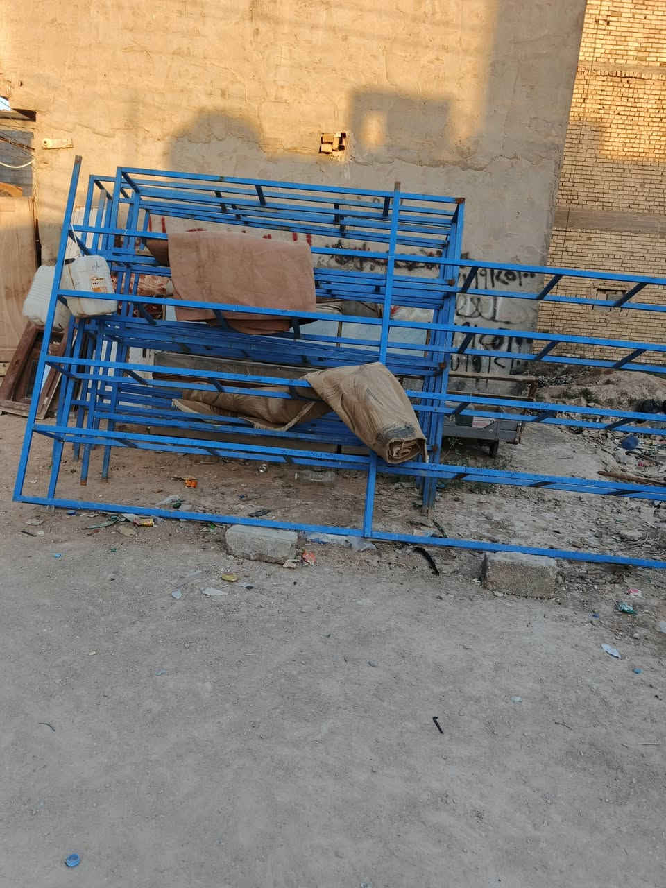 رفوف حديد اربع طوابق عرض3طول2 تسكام الاصلي سعر الواحد75 مكاني كربلاء كنطره السلام
***********
