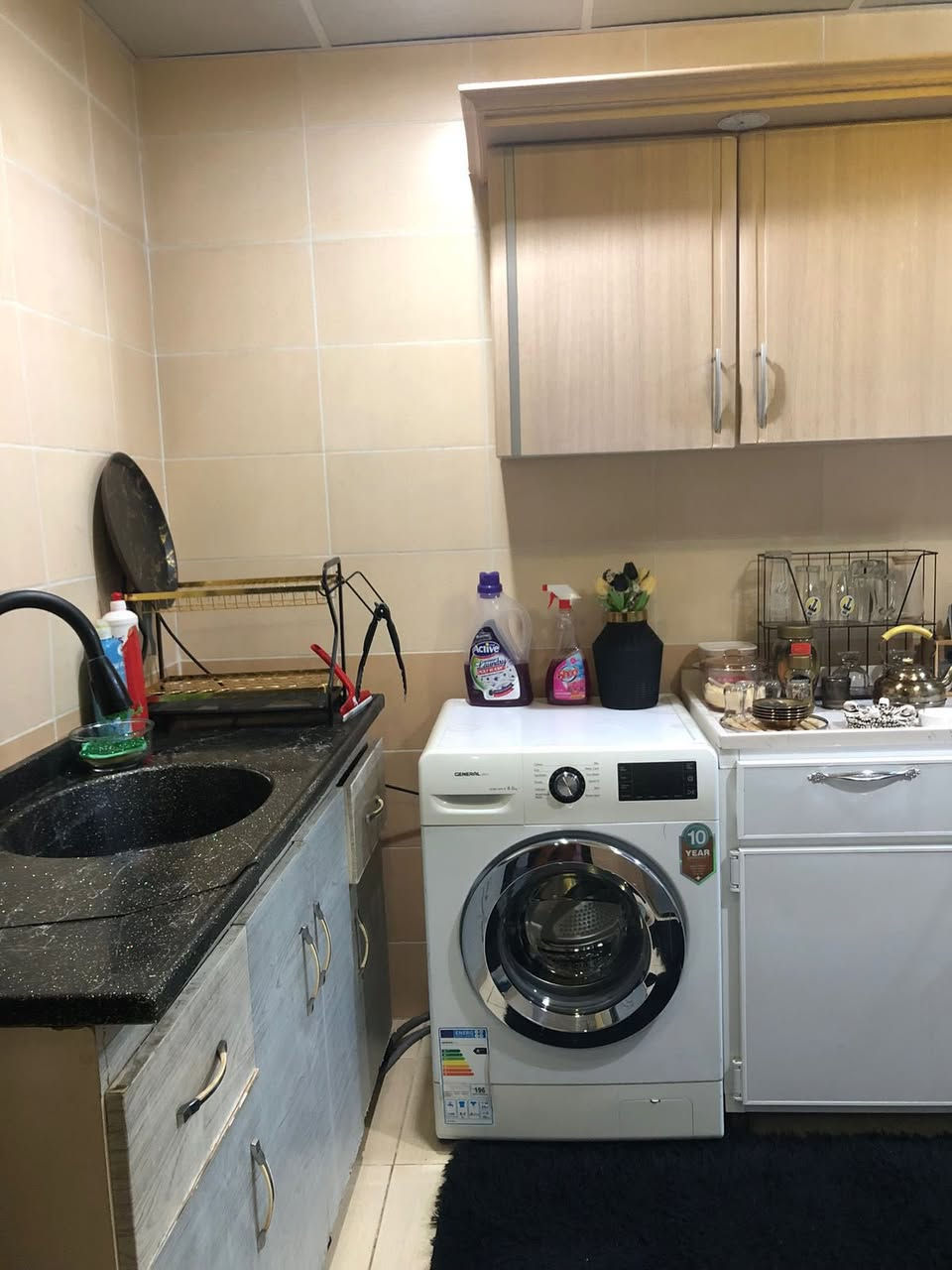 السلام عليكم يوجد شقق مفروشه داخل السليمانية شقه غرفتين ومطبخ وصاله وادوات منزليه كامله مكان جميل وهاد للحجز والاستفسار ..اتصل ***********
