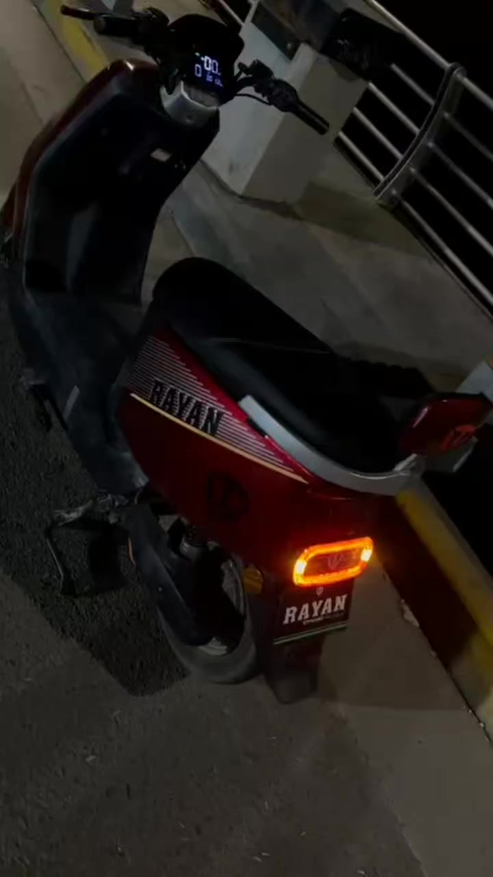 ســـــــــــــلام عـــــــلــــــيـــــــكــــــــم 
دراجة شحن الريان c2 دخول شهر ال1 للبيع مستعجل دراجة احلى من الصور وممغسولة عله ترابها الصور
المواصفات :
1- 6 بطاريات كبار
2- مانع انزلاق ABS
3- بريكات دسك [دهن] امامي و خلفي
4- سرعة 60 km/h حقيقي على برنامج ويز
5- تمشي مسافة 60 كيلو متر حقيقي
6 - اضائة ليد عالي ناصي ثلجي
7- شاحن اصلي مالتها ما مبدل
مرايات مالتها الاصلية موجودة فقط الجهة اليسرة مكسور الكزاز تكدر تخلي جامة من اي ابو جام
السعر 700 الف وبيها مجال حك الجية 
العنوان : بغداد سبع ابكار الكريعات نزلة البلام ساحة القرة غولي
للاستفسار موجود خاص او واتساب ***********
