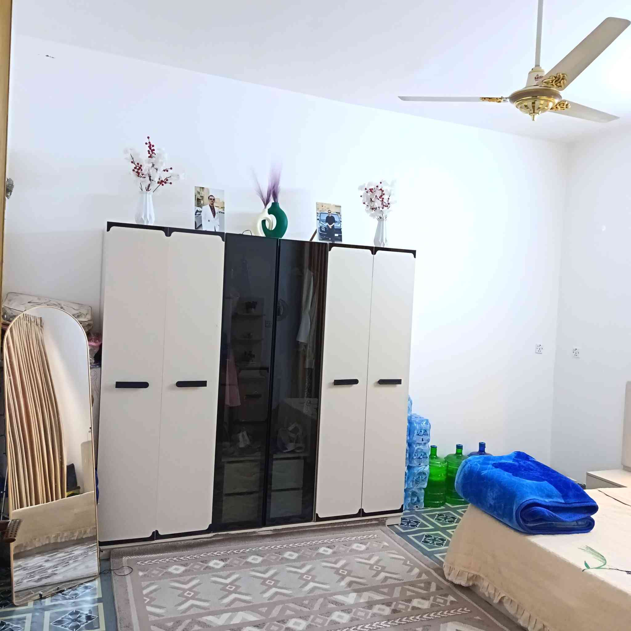 السلام عليكم
دار للبيع

- نوع السند: طابو زراعي (سند 25) مفروز بقرار محكمة
- المساحة: 100 متر

مواصفات البناء:

- بناء حديث
- أرضية رفت بارتفاع 40 سم
- البناء طابوق
- السقف صب مسلح

الموقع:
حي الأمير – على الطريق السياحي

يتكون من:

- غرفة نوم (5 × 4)
- استقبال (5 × 3.5)
- ساحة درج (5 × 6)
- حمام
- منور
- حوش
- تواليت خارجي

الخدمات:

- ماء
- كهرباء
- تبليط

السعر: 45 مليون

للاستفسار:
***********
