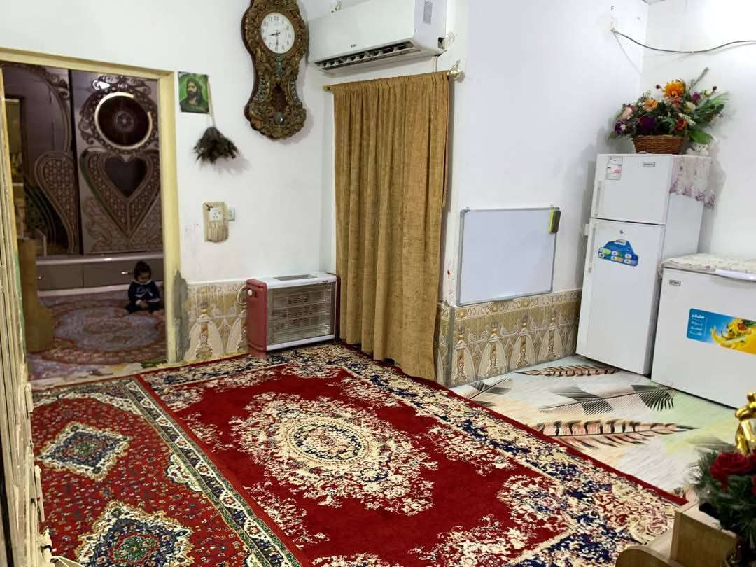 بيت للبيع مساحه 100متر واجهه 5نزال 20يحتوي ع غرفه وصاله ومطبخ وصحيات حي 17تموز خلف شبكت بسام الانترنيت  شارع الفحام 28 وبي مجال مكتب الصدرين  ***********
