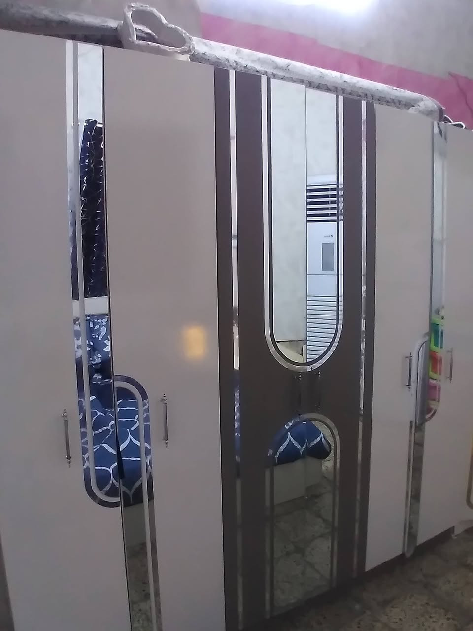 غرف اخت الجديده ٥قطع ٤٥٠ وبيها مجال
***********
