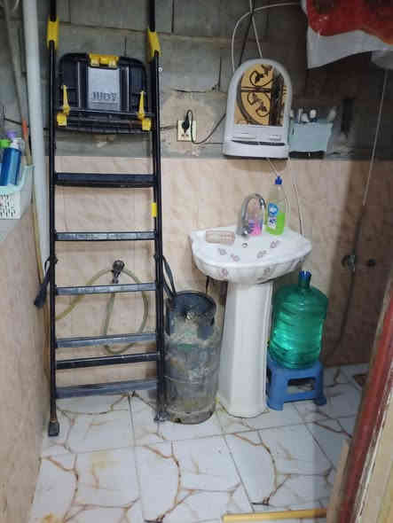 بيت بحي ساهرون قريب الحزام والفلكه كلش بضهر التجاري سعر 90نظيف كلش جاهز للسكن يرهم مبادره بس شرط مقدمه 5ملاين شرط جزائي ***********
