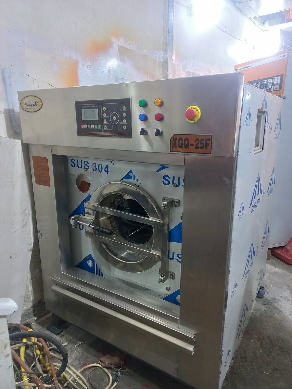 غساله حجم ٢٥ كيلو هزاز كهرباء سنكل نظيفه جدا جدا
الاستفسار مراسله الصفحه او الاتصال على الارقام التاليه 
***********
***********
