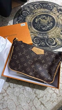 جنطة نسائية • LV • للبيع