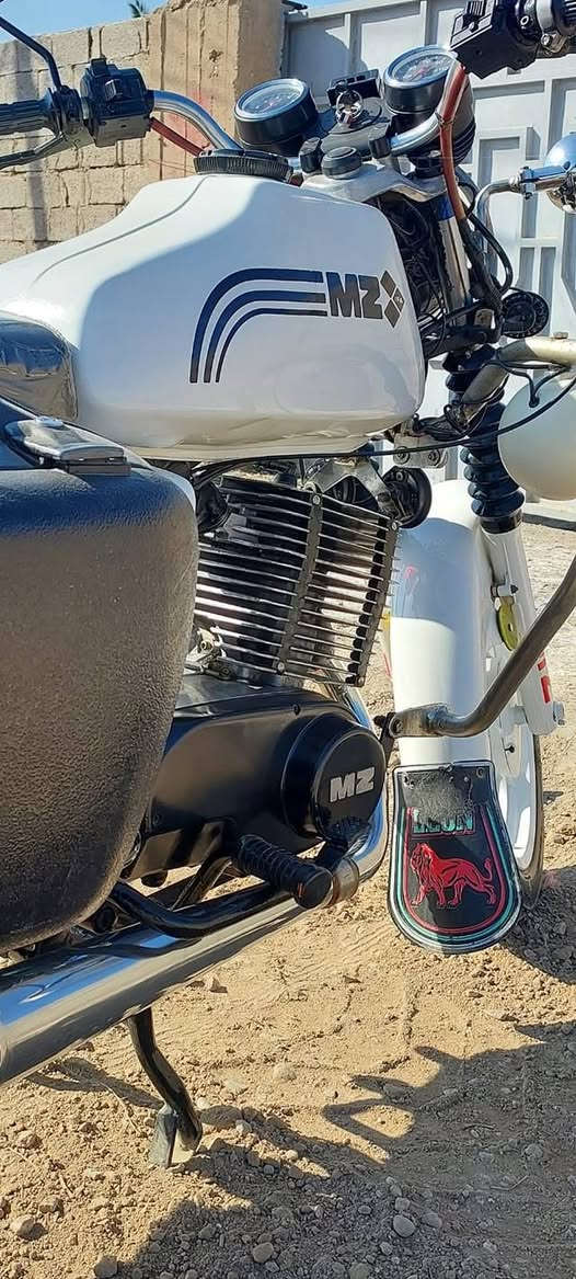 سلام عليكم دراجه MZالدراجه مكفول من كلشي الدراجه شوفت عينك نضيفه وبعد احله من الصور محرك84 دبلات هونده دراجه فول وكلشي بيه نضيف والجناي بعد يعرف بيهن السعر 4ونص والي يشوف السعر غالي يعبر المنشور المكان بغداد الرصافه الثانيه الرقم صاحب الدراجه 《***********》مكلف بل النشر مامتواجد بل فيس
