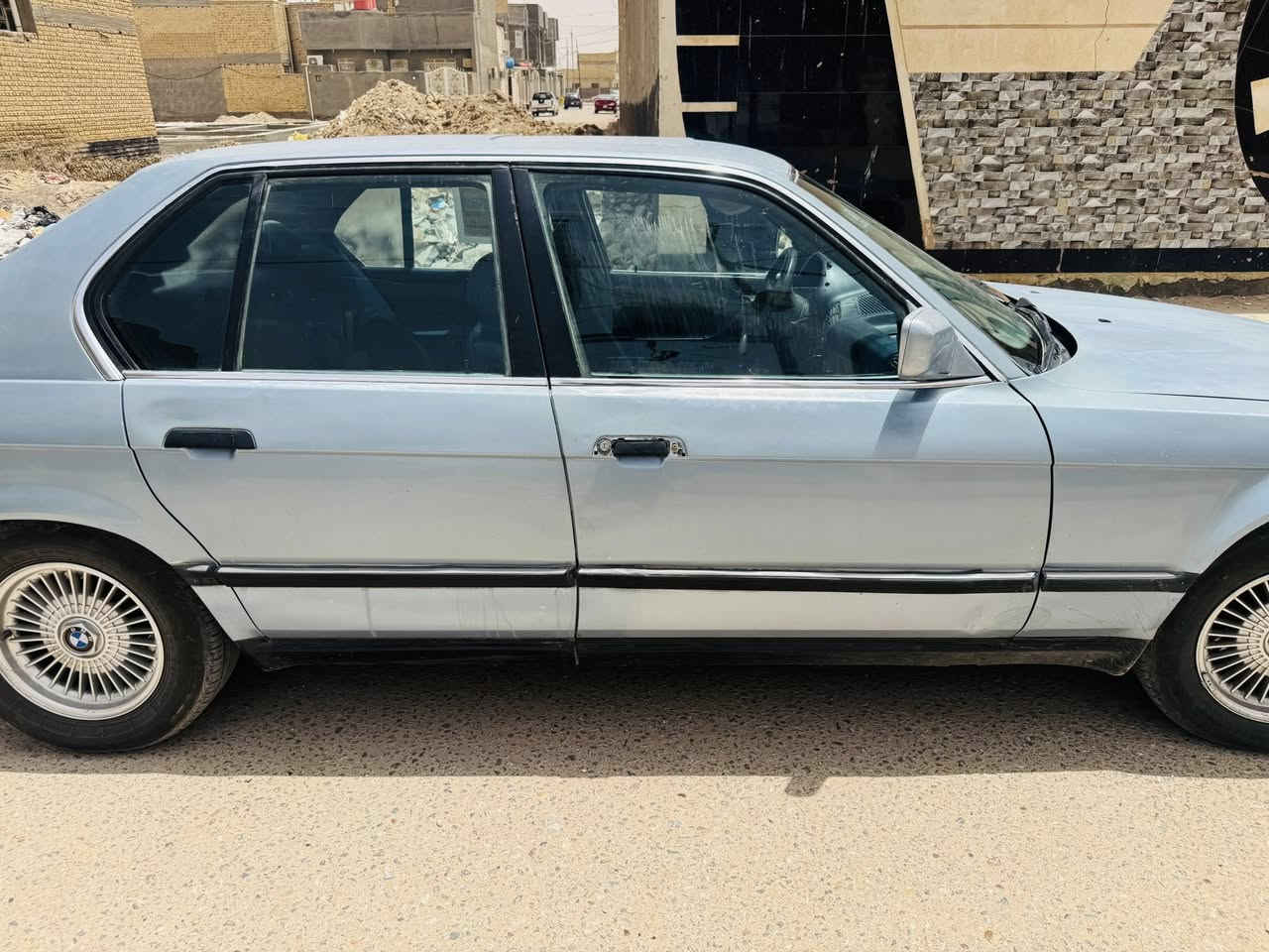 بي ام 730 موديل 91 مكفولة عامة
كهربائيات كلها شغالة 

رقم بغداد سنوية لل31 بسمي مشروع وطني 

مكانها السماوة مركز المدينة 

تبريد شغال 

نقص دعامية خلفية وبيها خمدة من تطي بانزين اعتقد عطل بالايرفلو
السعر 42 بيها مجال حك الجية 
*********** ومتواجد عالفيس كذالك

