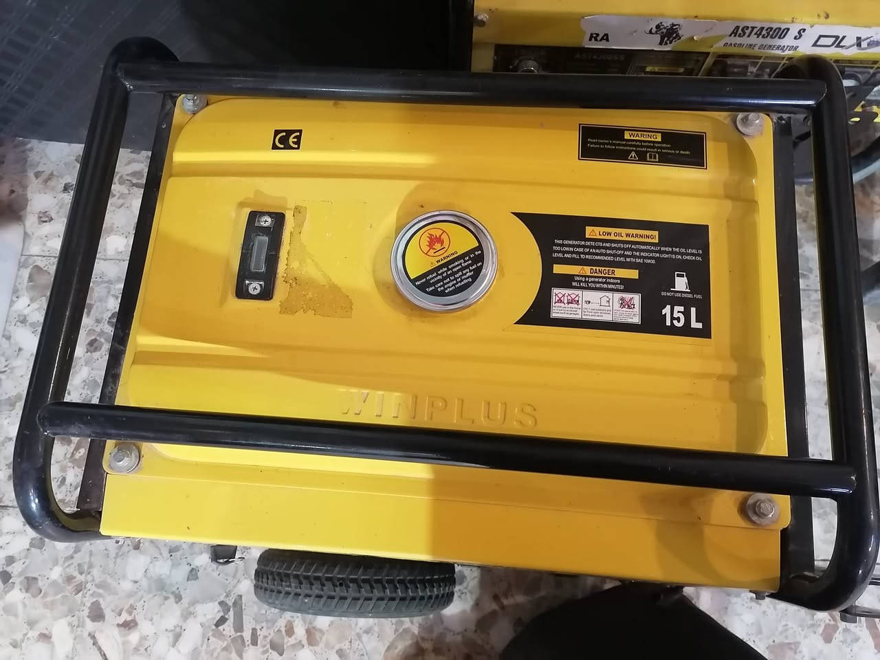 السلام عليكم مولدات للبيع عدد ثنين 15 امبير مع المغسله مال صالون نضيفات كلهن لتواصل على الرقم ***********
