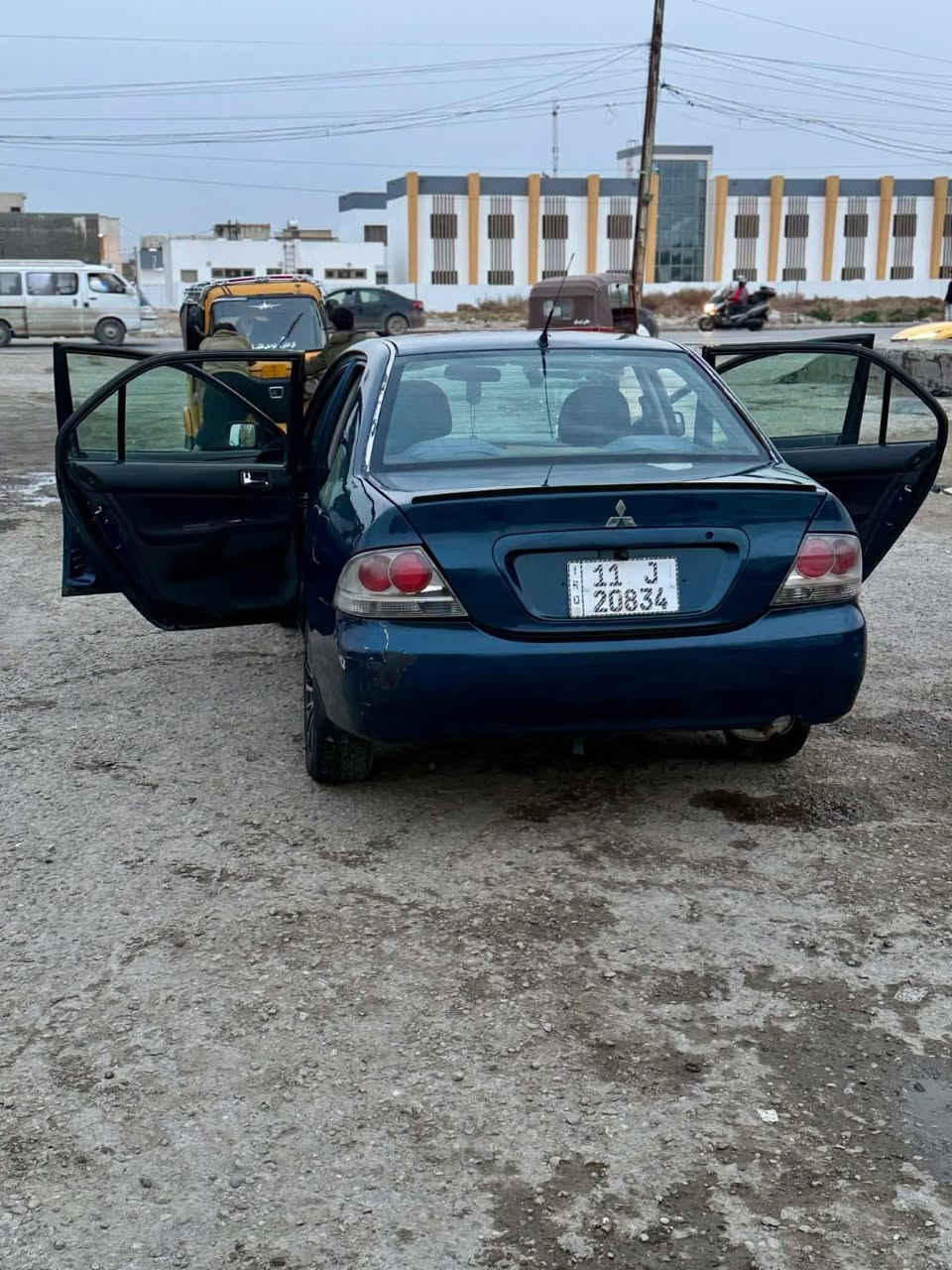 السلام عليكم
لانسر للبيع موديل 2007 
اللون نيلي بلادي لسياره كفاله 
محرك 2000
فتحه سلايت 
 السياره مال جناي 
رقم بغداد انكليزي مشروع وطني
تدفئه وتبريد شغال
صدر امامي وخلفي جديد
تخم تاير جديد
كهربائيات شغاله لسياره مابيه اي نقص خير من الله
السعر / 70 وبيه مجال حك لجيه
الاستفسار / ***********
***********
