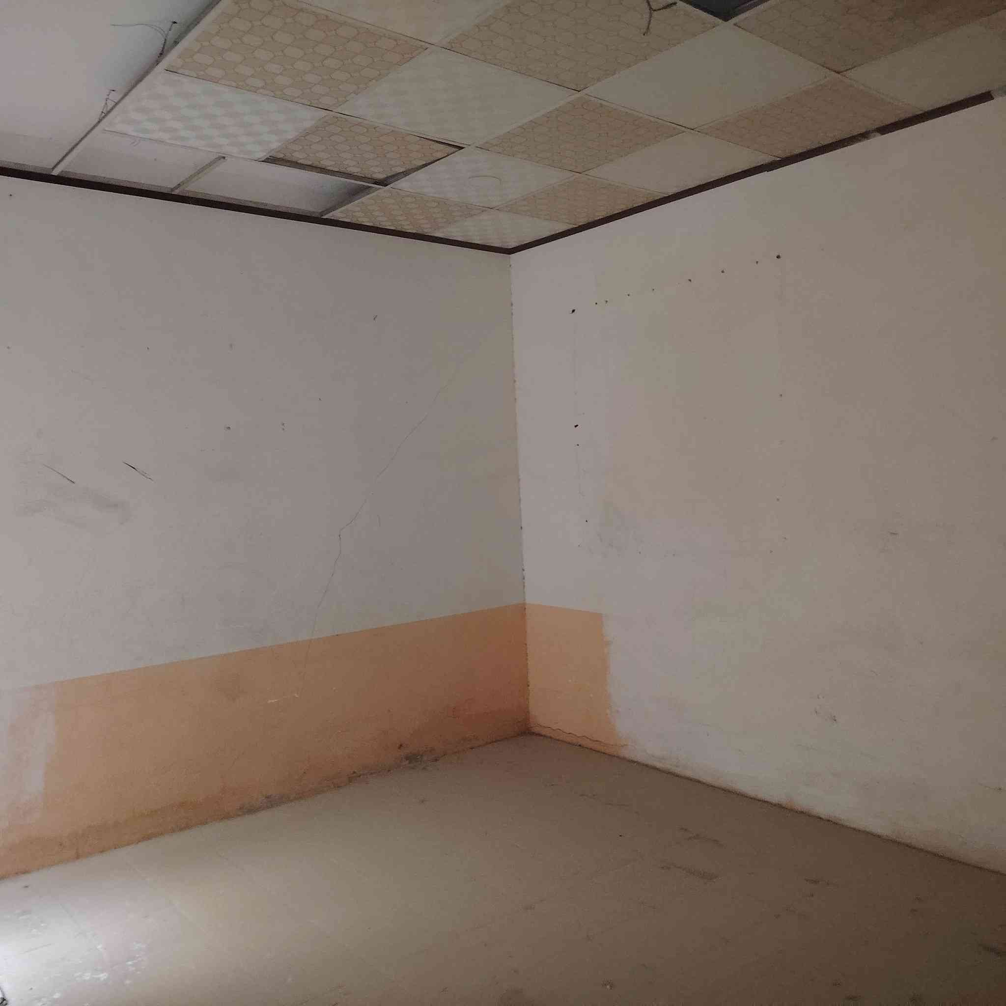 سلام عليكم  بيت 200 متر ايجار شارع المطار الجديد شارع الحوزه قريب على  شارع  غرفتين وصاله  ومطبخ  وستقبال عوزه شويه ترتيب الرضيه اول شهر  تصلحي بيها الرضيه  سعر ايجار  250الف وبي مجال   مكتب الصدرين  ***********
