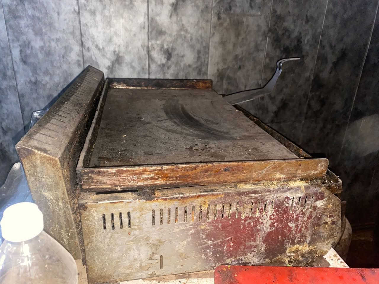 اغراض مطعم مستعملة للبيع
ميز ستانلس ستيل متر ونص x متر عرض

قلاية ٣ مدفع 

قدر كنتاكي 

كاونتر مرمر 

ساحبة دهن 

براد مقبلات 

كريل حجم كبير
مكاني بابل النيل 
***********
